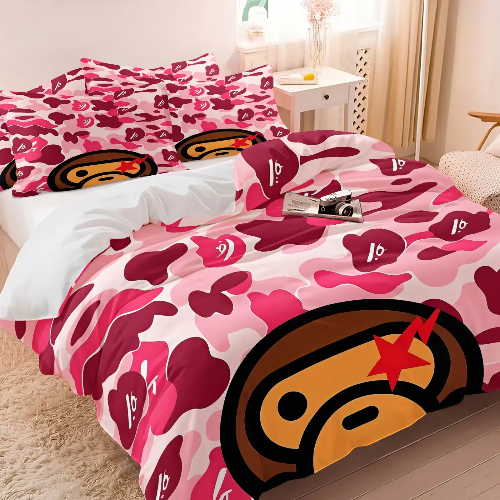 Pink Camo Cartoon Ape Head Duvet Cover Set (1 Duvet Cover + 1-2 Pillowcases), Soft Skin Friendly Breathable Bed Linen, Pink Camouflage Monkey Red Star HD Digital Printed Vivid Pattern, Streetwear Cute Aesthetic Bedroom Home Decor for All Season Use