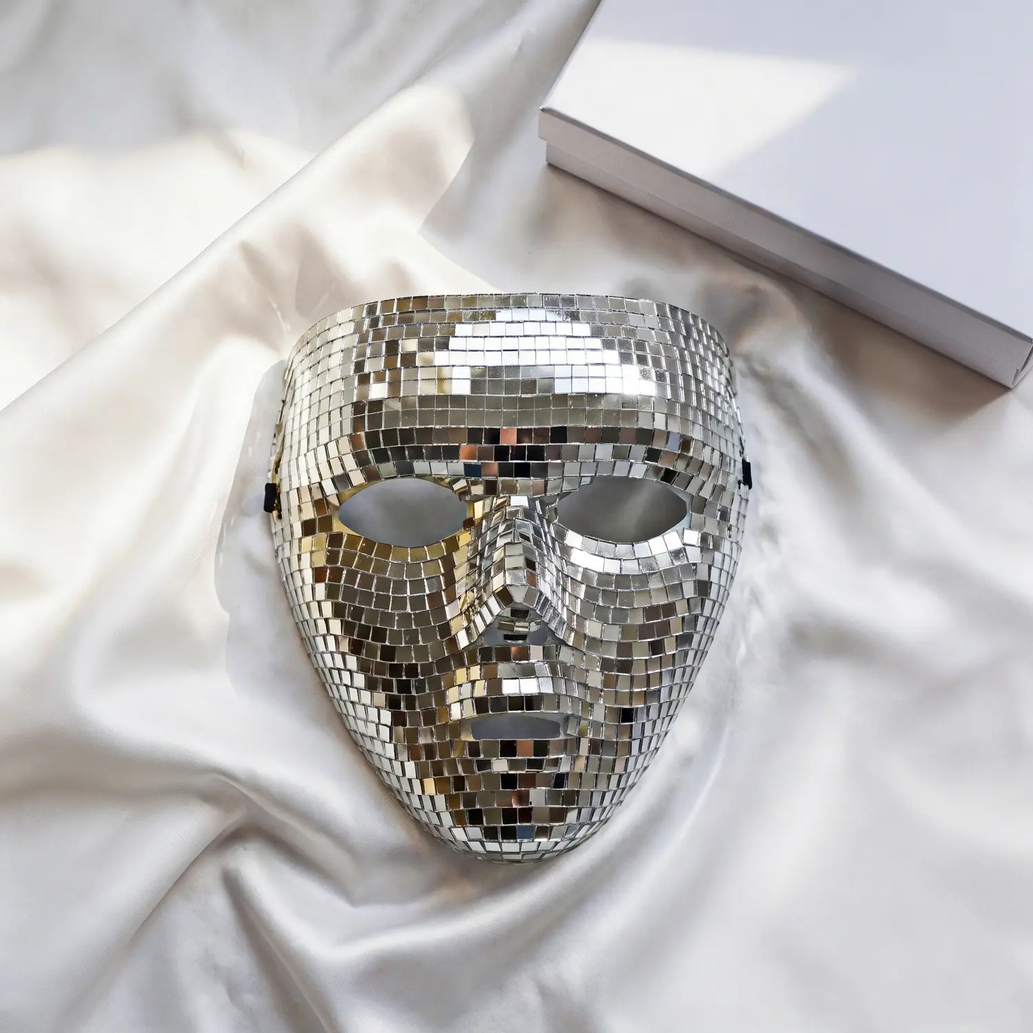 Full Face Mirror Disco Mask, Shiny Reflective Masquerade Costume Mask, Unisex Party Decor For Halloween, Independence Day, Carnival Black Friday, Creative Home Ornament & Holiday Dress Up Prop For Men Women Mask Cosplay