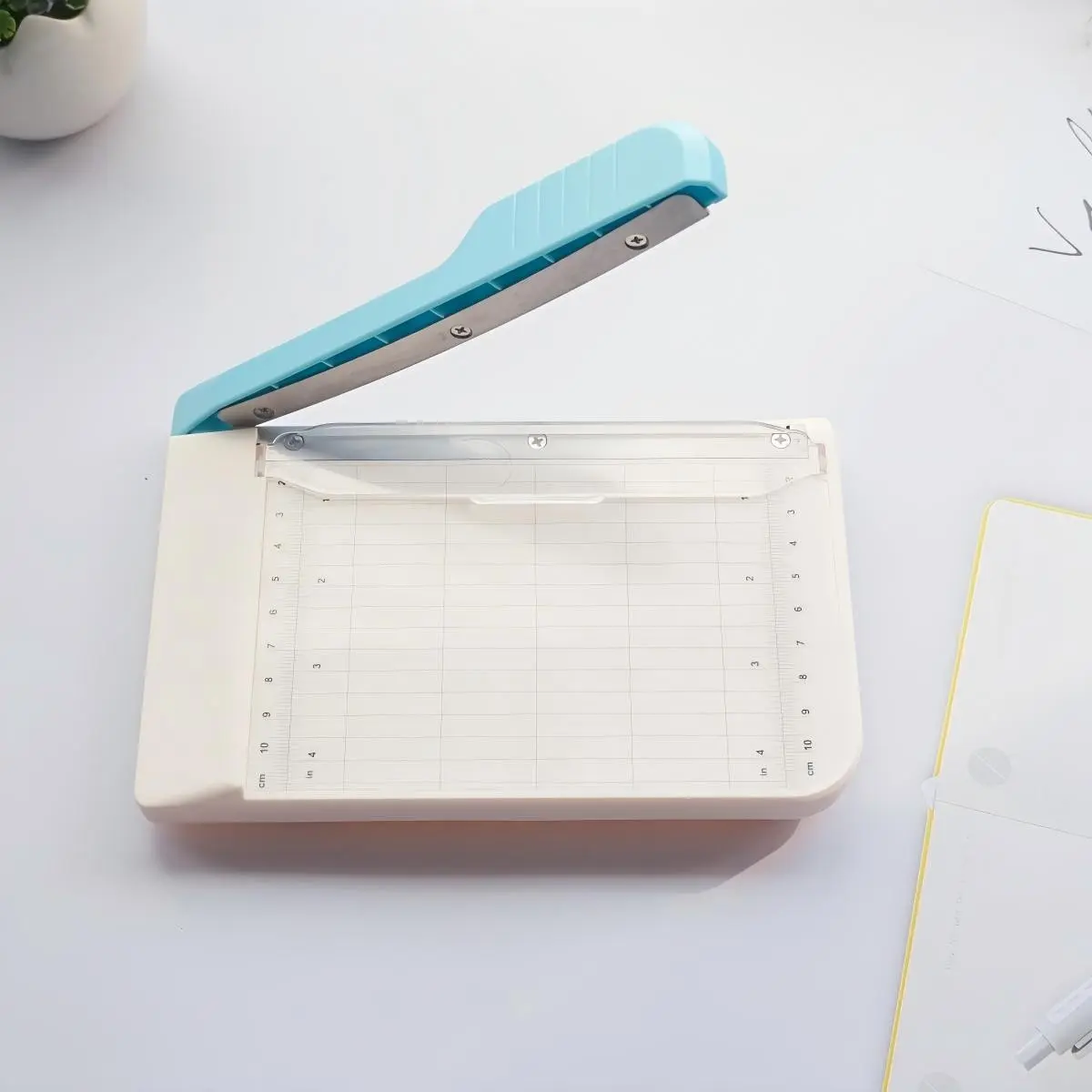 Mini Guillotine Paper Cutter, Portable Paper Trimmer with Ruler and Grid, Precision Cutting Tool for Photos, Cards, Crafts, Office Supplies