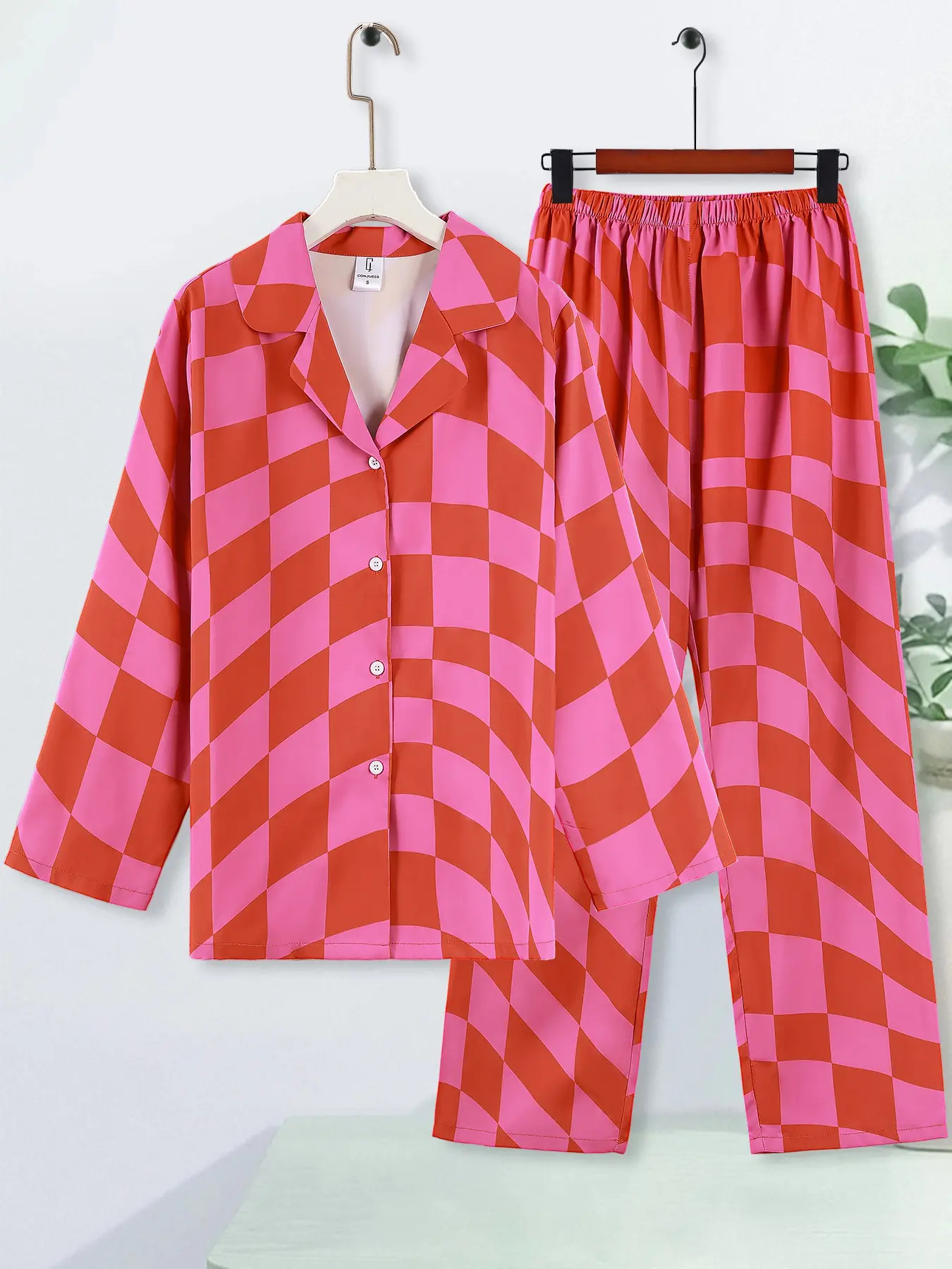 Women Pink Red Wavy Checkerboard 2 Piece Loungewear Pajama Set, Notch Lapel Collar Button Front Long Sleeve Sleep Top & Elastic Waist Straight Sleep Pants, Smooth Soft Skin-Friendly Fabric, Autumn Winter Cozy Sleepwear For Indoor Rest, Night Sleep, Lazy