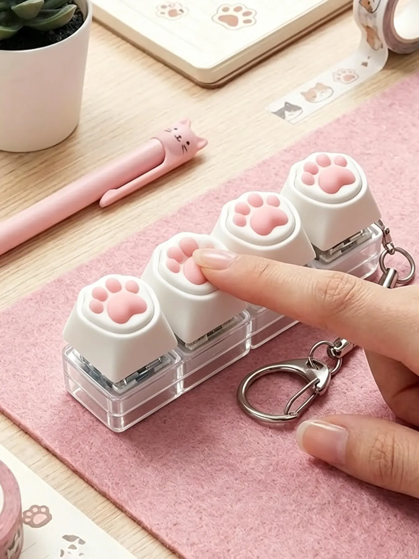 Cute Cat Paw Silicone Keychain, Stress Relief Mechanical Keyboard Tester, Asmr Sound, Creative Bag Charm, Fun Gift for Students and Friends, Key Charms, Key Ring