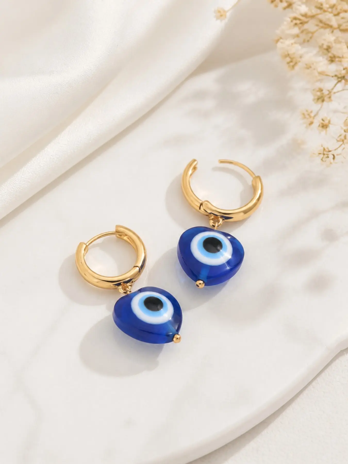 Exquisite and simple heart-shaped blue evil eye pendant earrings, fashionable and versatile for women. High Quality Earrings, Trendy Jewelry