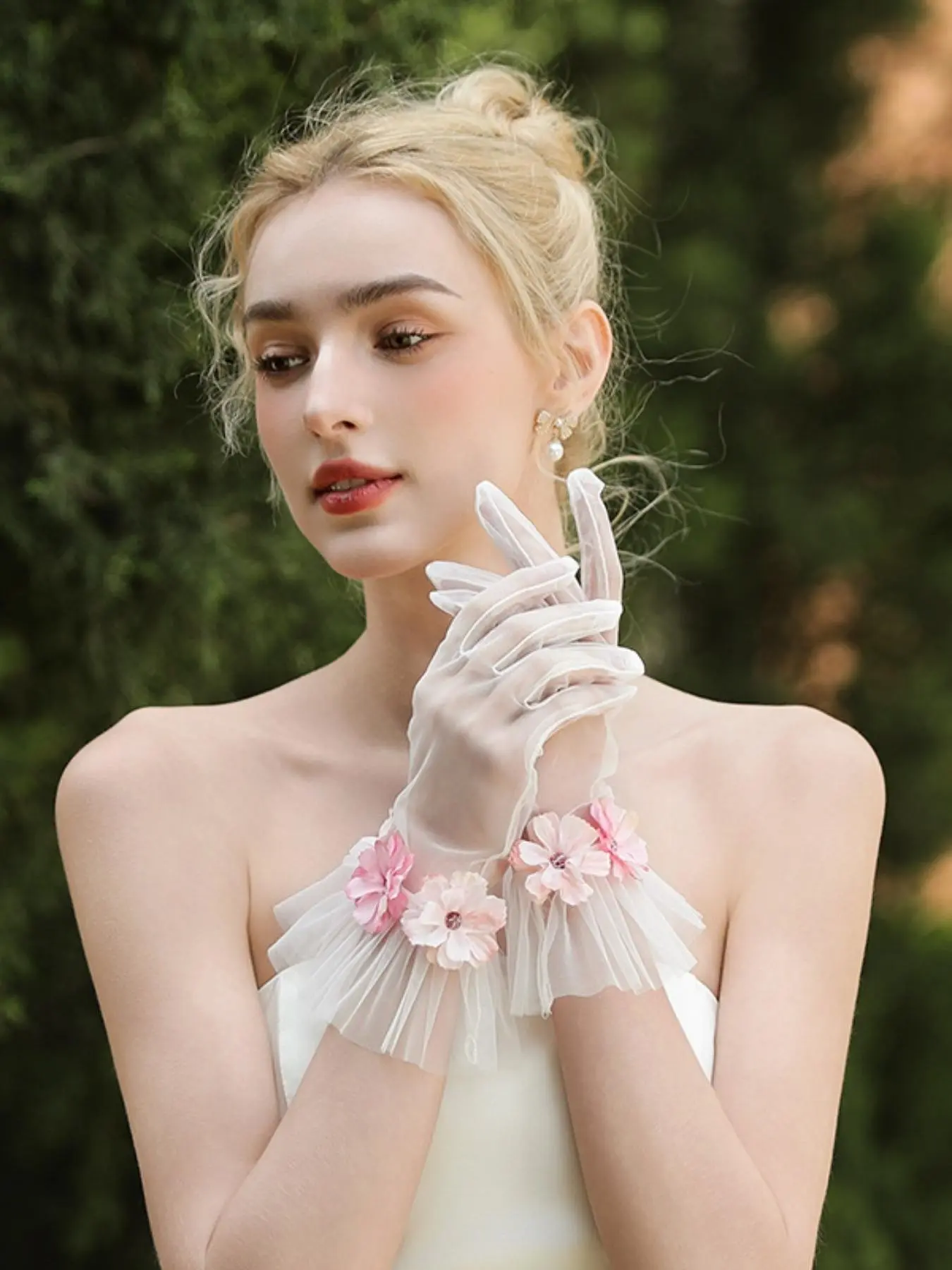 Bride Wedding Dress Short Lace Gloves, Colorful Floral Design, Elegant Bridal Accessories, Perfect for Weddings and Special Occasions