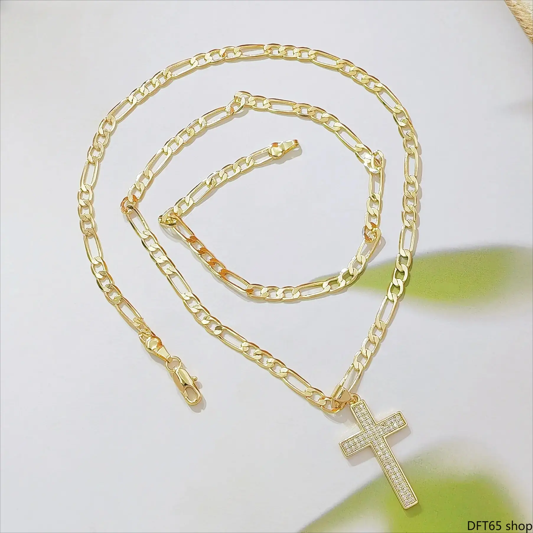 18K Gold Plated Figaro Chain Necklace With Micro Pave Iced Cross Pendant Unisex Religious Hip Hop Neck Jewelry For Men Women Daily Street Casual Outfit Decor