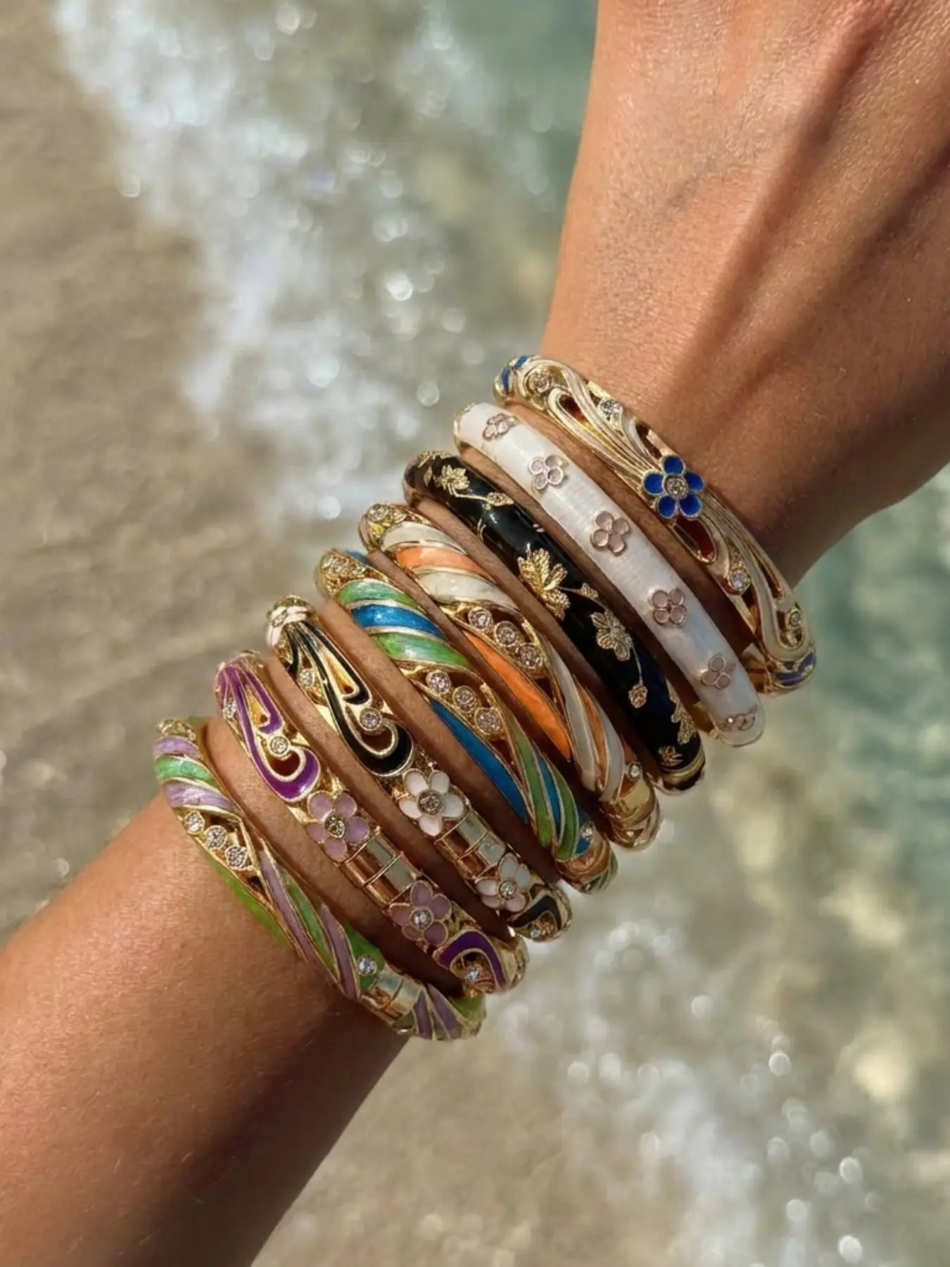 8Pcs Beach Vintage Cloisonne Enamel Bangle Set Hollow Gold Floral Crystal Hinged Bracelet Boho Stacked Design Bracelets Stackable Wrist Cuff Seaside Vacation Holiday Jewelry Gift for Women