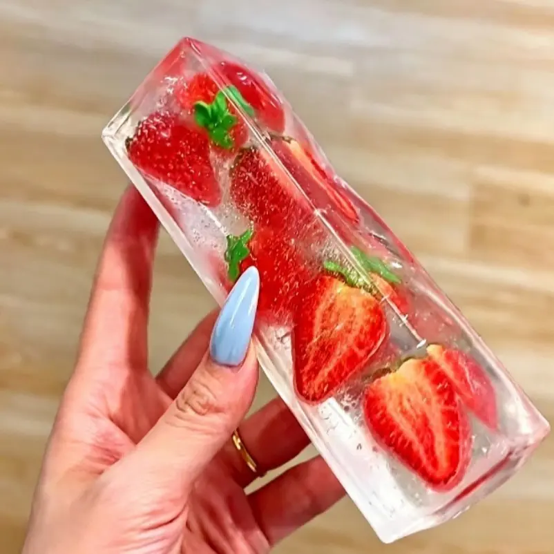 Handmade Strawberry Ice Block Squishy Toy, Super Soft Tpr Stress Relief Squeeze Toy, Cute Desk Decor Fidget Toy Gift, 1pc Non-Edible
