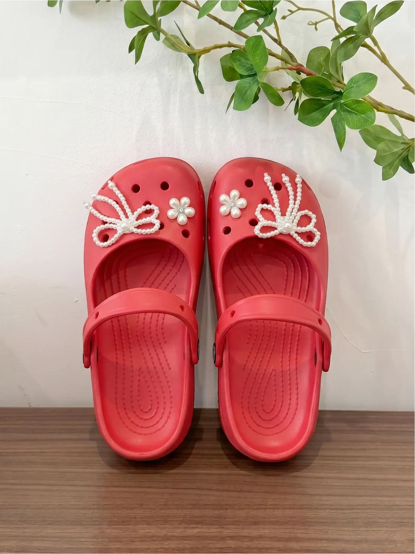 French Vintage Red Mary Jane Clogs, Heavy Pearl Bow Flower Charms Match With Dresses Dating Street Shooting