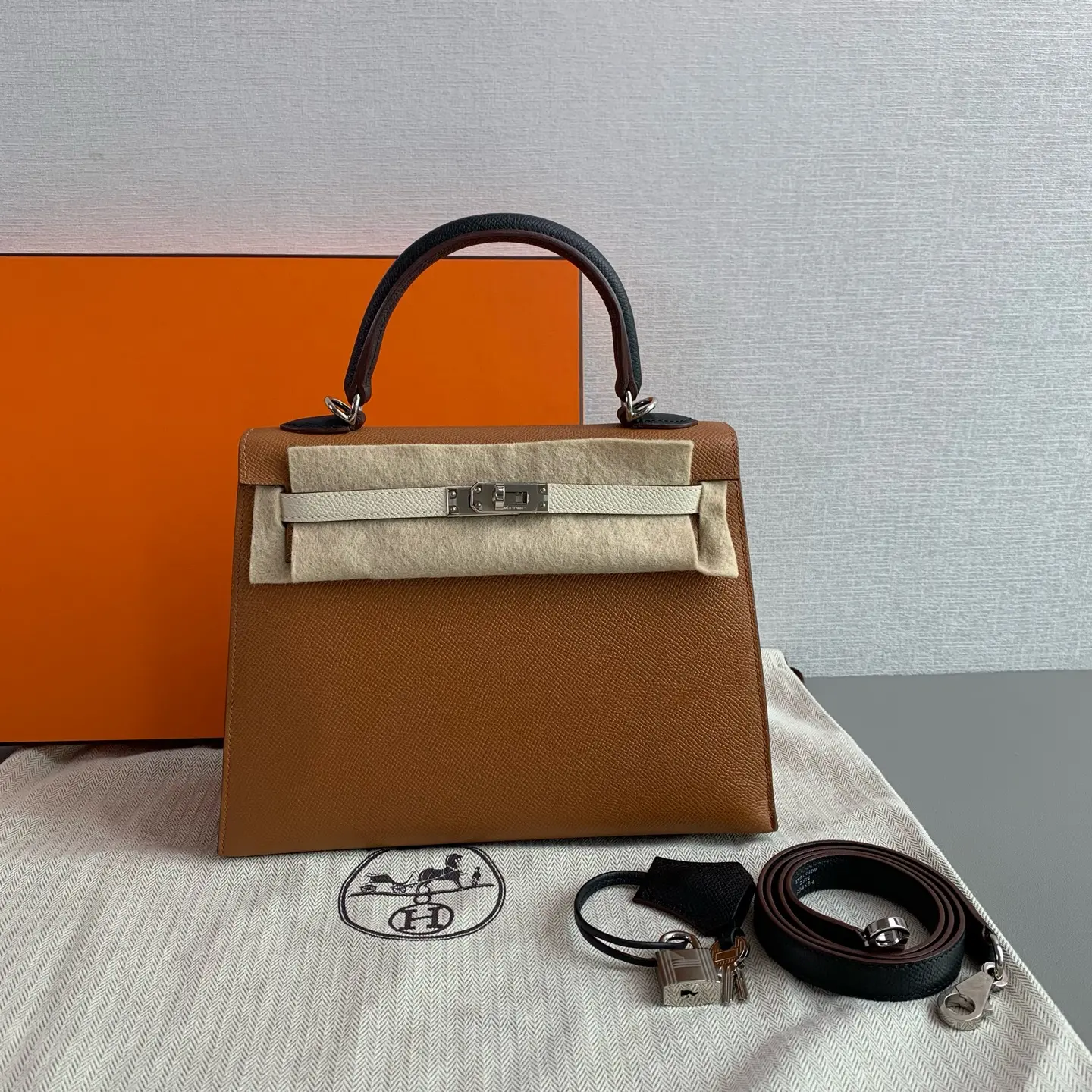 Pre-owned Hermes kelly25 Gold Silver Hardware Luxury Bag P10D12022