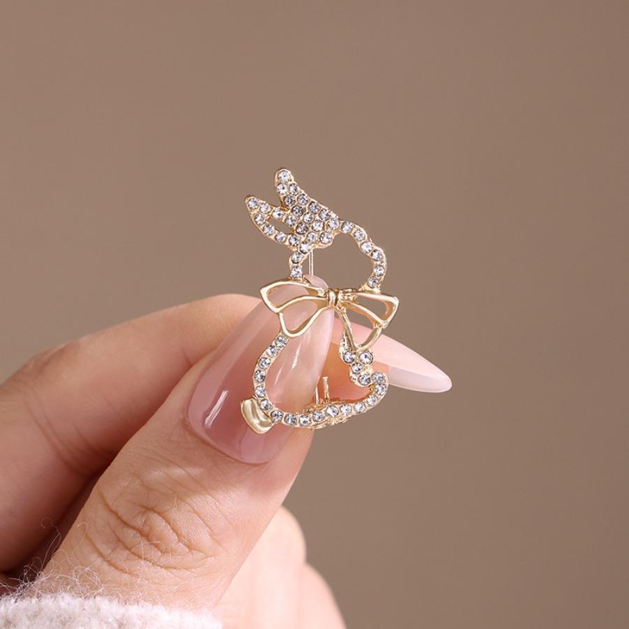 3 cute bunny brooches, temperament jacket, high-end sense, niche design sense, brooch suit, fixed anti-light pin, Easter carnival, New Year's gift accessories to wear