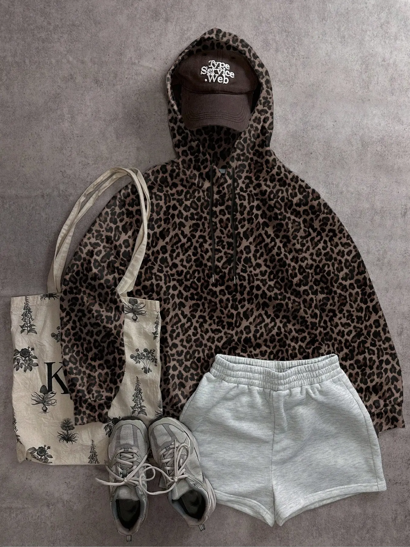 Women's brown vintage classic leopard print loose hoodie, casual streetwear loungewear sweatshirt. Perfect for everyday outings, coffee dates, and street photography. Lazy-style fashion versatile women's hoodie #Y2K Autumn/Winter outfits