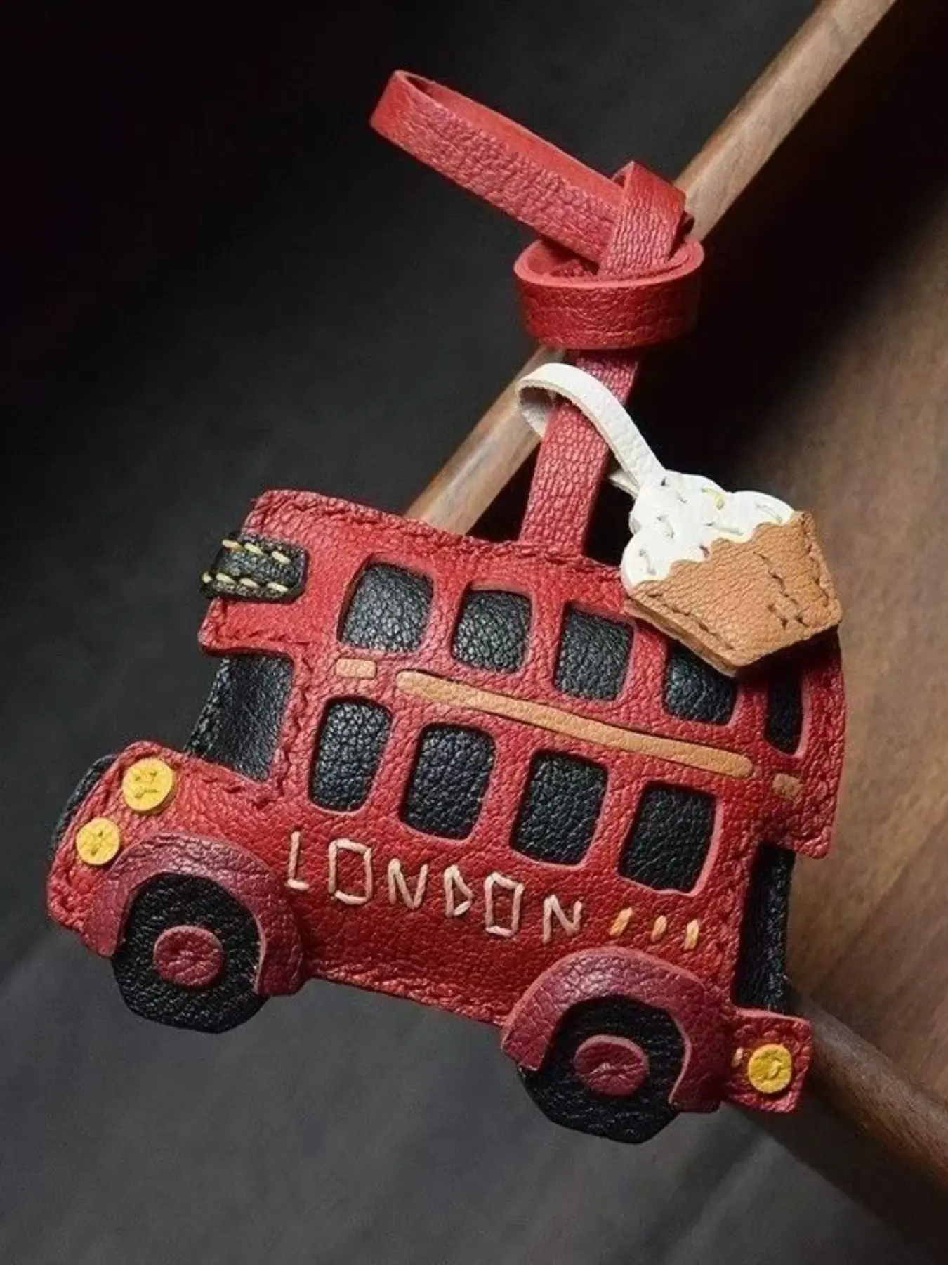 London Double Decker Bus Leather Keychain Charm, British Vintage Style, Leather Strap Toast Pendant, Girls Backpack Car Key Chain