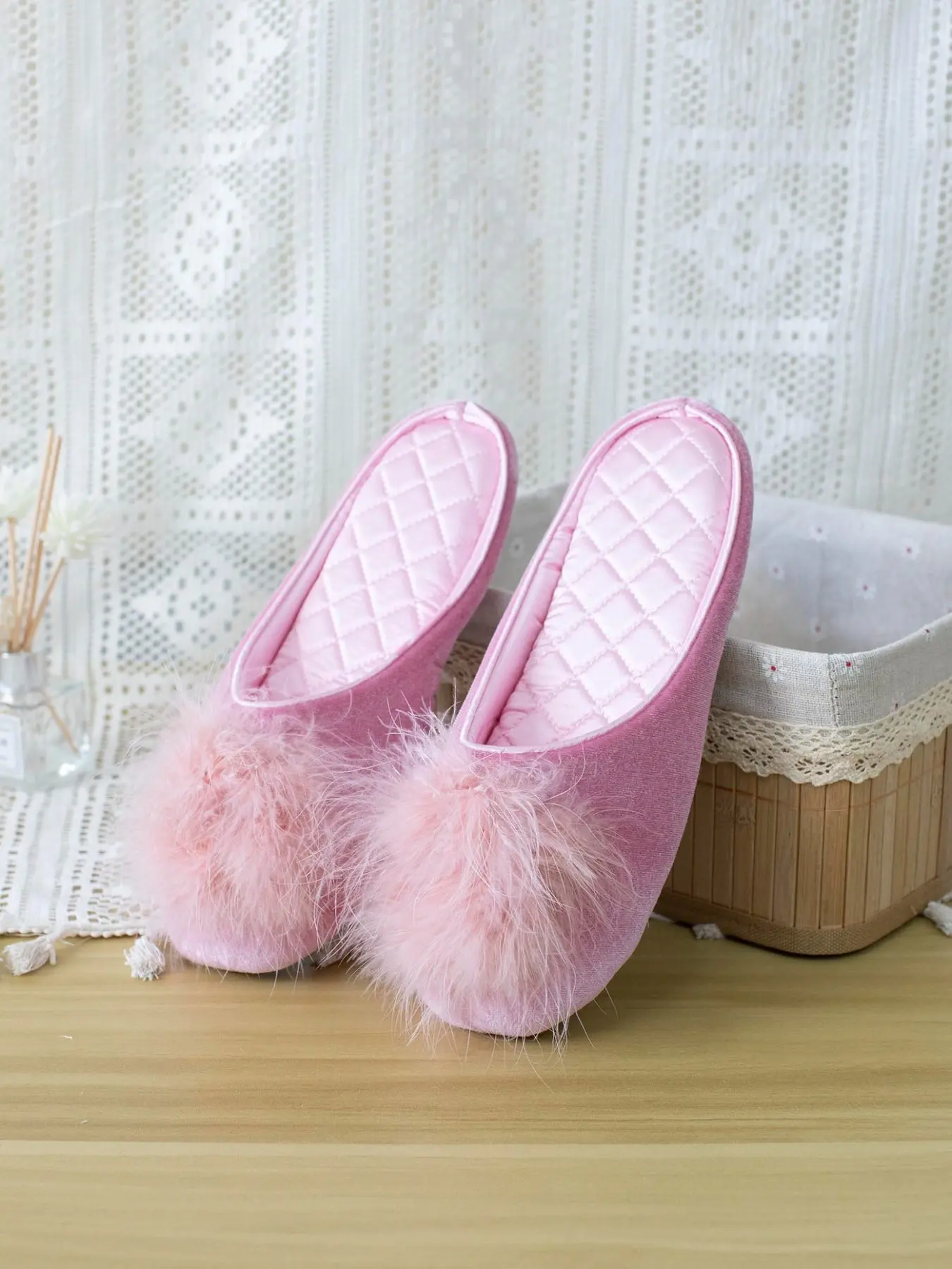 Elegant Velvet Feather Soft Sole Anti-Slip Lightweight Non Slip Fabric Slipper, Ideal for Indoor Outdoor Wear, Perfect for Casual and Family Gatherings