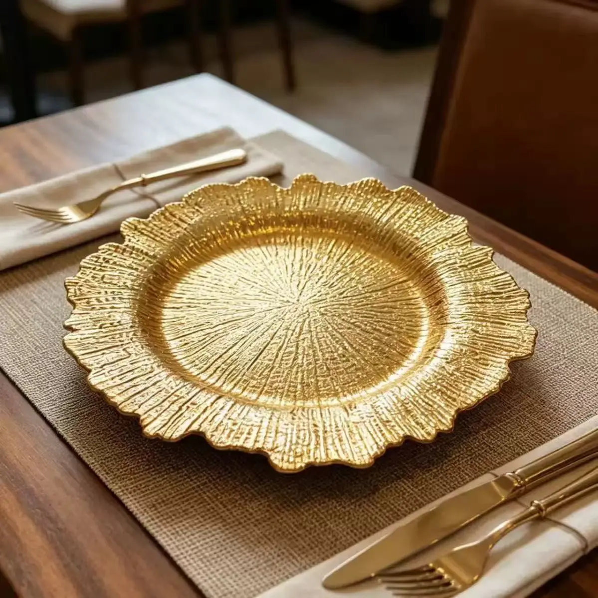 Charger Plates, European Style Carved Design, Plastic Decorative Dishes for Western Restaurants, Christmas Party Supplies