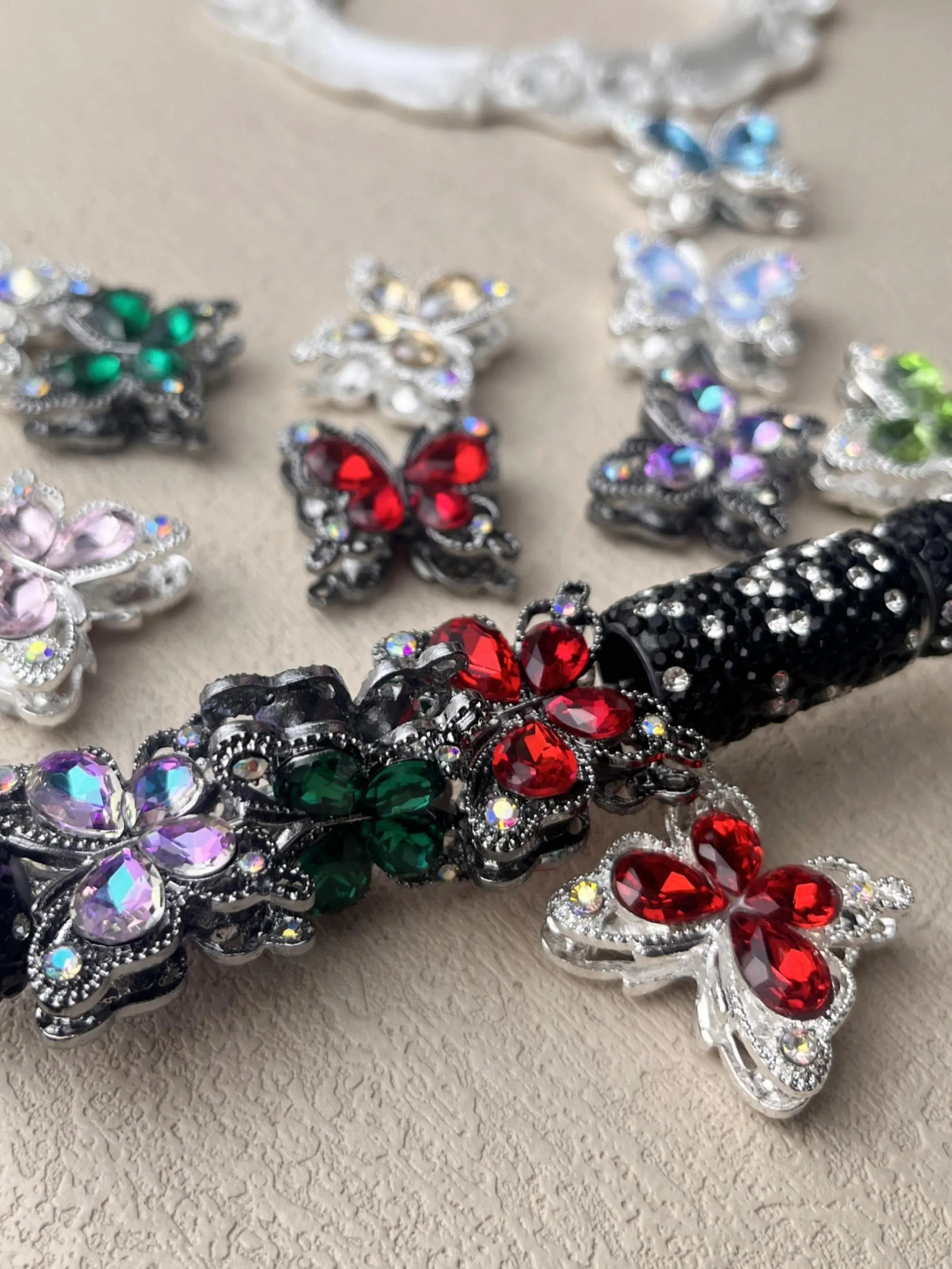 10pcs Random Color Butterfly Design Beads, Fashionable Rhinestone Decor Beads for DIY Bracelet & Necklace Making, beads for bracelets, Trendy All-match & Exquisite DIY Jewelry for Birthday Gift