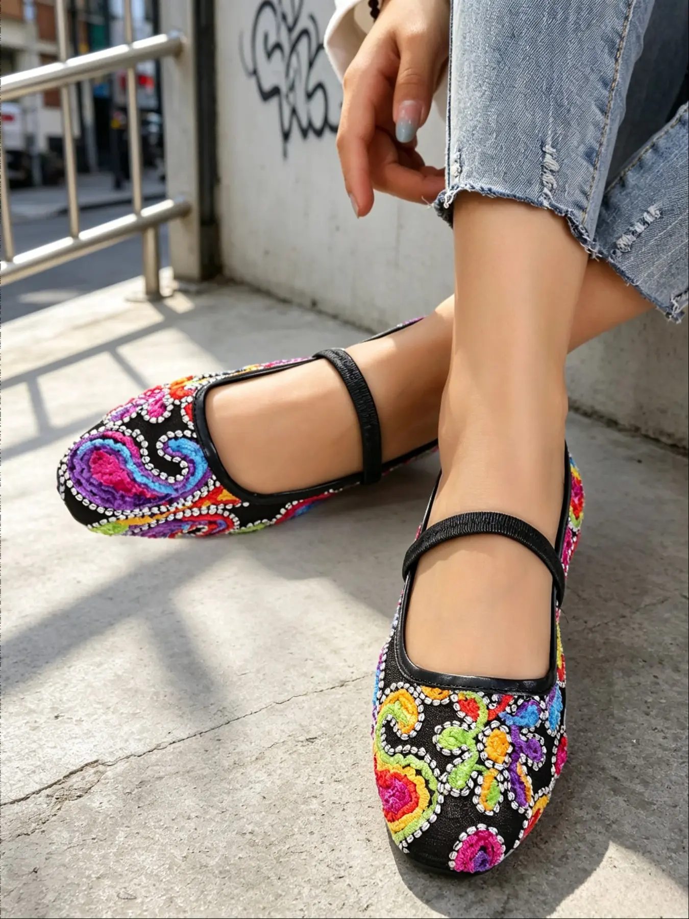 2026 Ethnic Style Colorful Embroidered Mary Jane Summer Flat Shoes for Women, Mesh Sole, Bohemian Retro, Casual Vacation Footwear