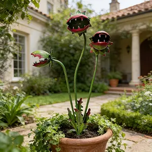 Vintage Rustic Iron Carnivorous Plant Garden Stake, Realistic Design Adds Spooky Charm, Perfect for Fantasy Gardens, Enhances Courtyard Atmosphere