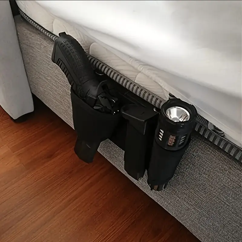 The concealed handgun holster can be quickly retrieved and can be placed under the car seat or under the mattress by the bed - a holster with a magazine pouch and easy-access design, suitable for self-defense enthusiasts