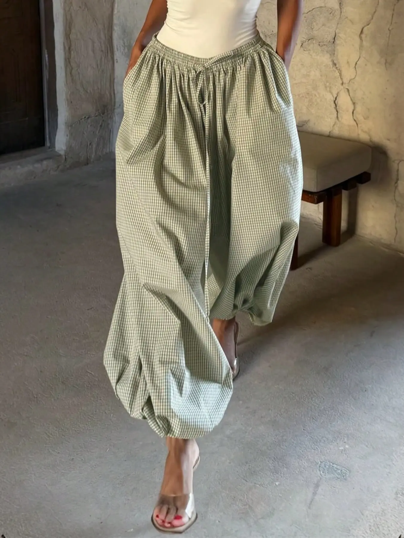 Green Gingham Checkered Balloon Women Pants High Waist Elastic Drawstring Wide Leg Loose Fit Maxi Trousers Summer Vacation Beach Casual Boho Bohemian Streetwear Soft Draped Fabric Baggy Palazzo Pants Trendy Relaxed Outing Bottoms Adjustable