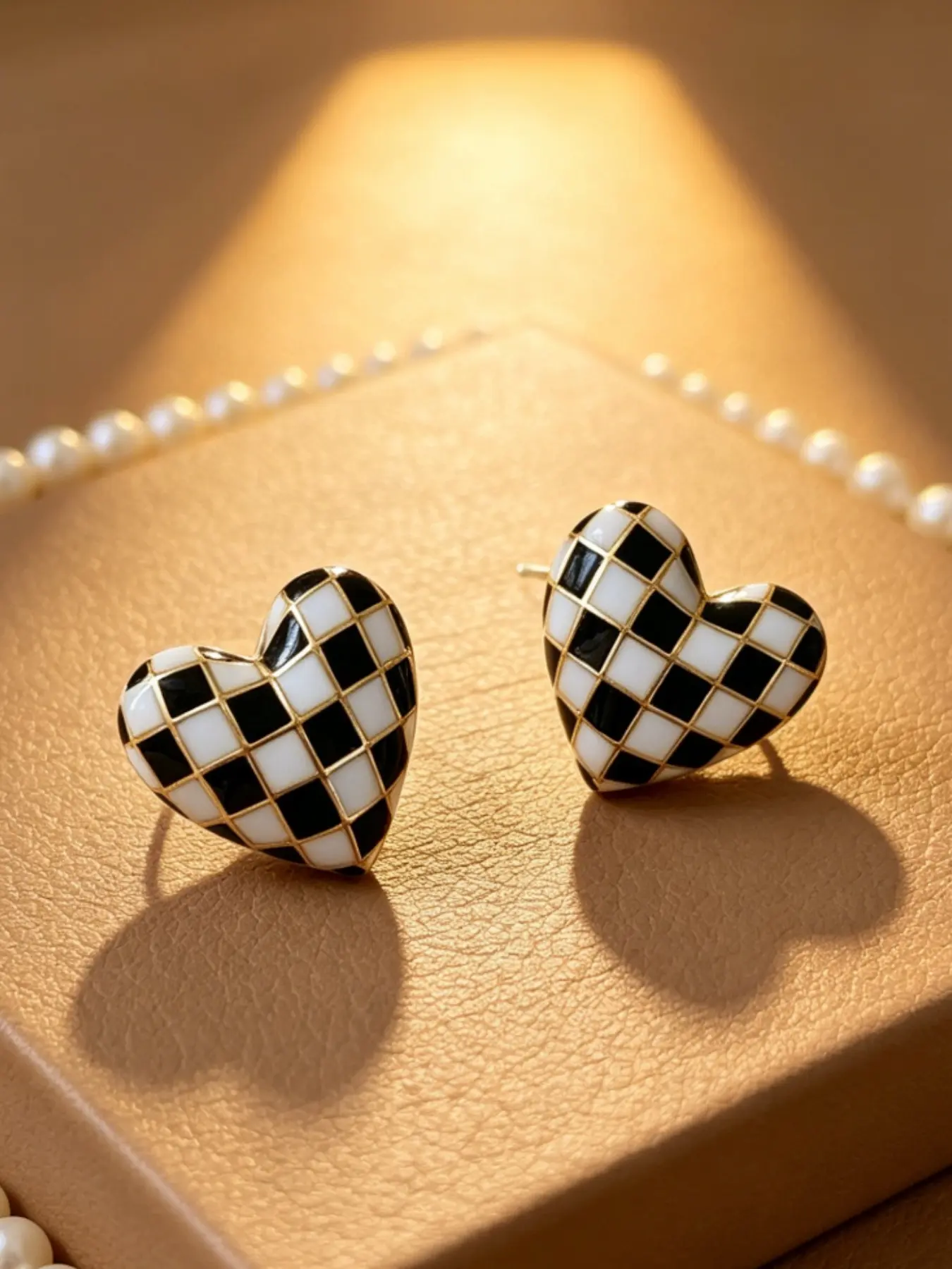 These checkerboard heart-shaped stud earrings are stylish enamel statement earrings that are exquisite jewelry, Valentines Day Jewelry, making them an excellent choice for birthday and Valentine's Day gifts