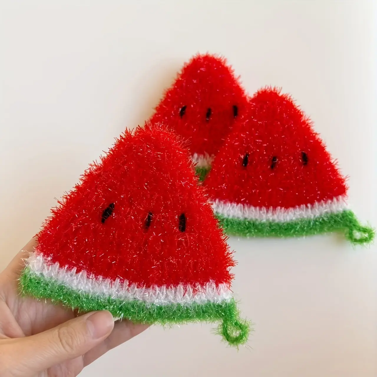 A  Watermelon-shaped Hand-crocheted Polyester Dishcloth, a Versatile Kitchen Cleaning Cloth with a Hook for Decoration, Suitable as a New Year Gift or Daily Holiday Present