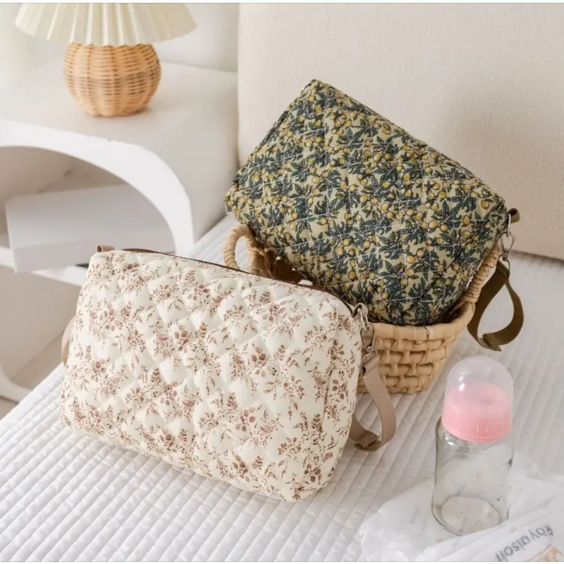 Diamond Quilted Chic Print Waterproof Toiletry Bag - Hanging Travel Cosmetic Organizer with Trolley Sleeve, Portable Wash Bag, Multi-Function