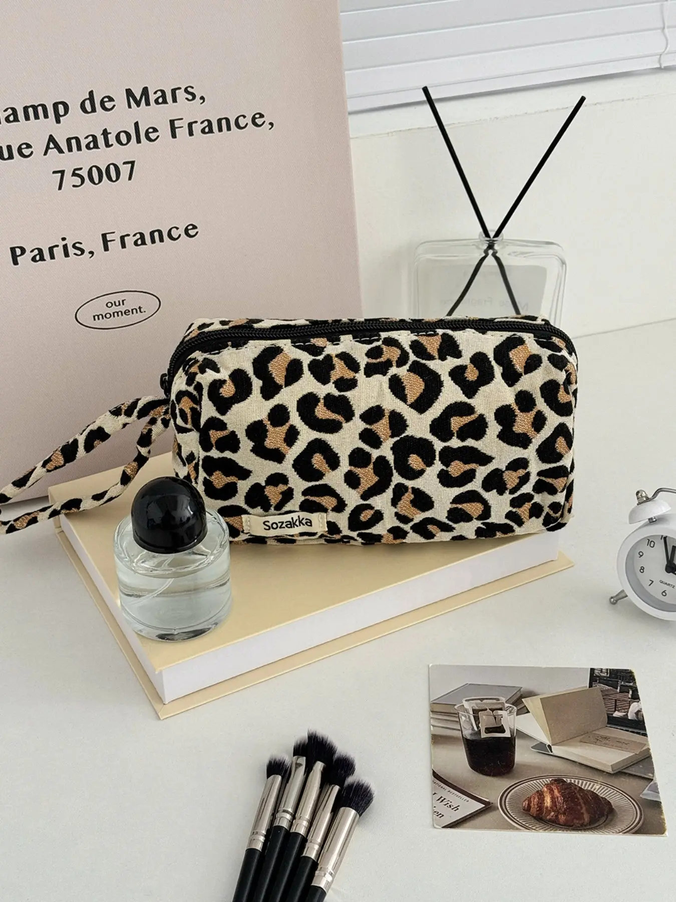 Leopard Print Duffle Bag, High-Profile Portable Student Supplies Bag, On-The-Go Makeup Storage Bag, Compact Bathroom Kit Bag