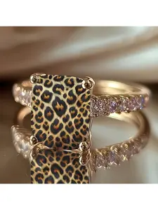 Retro leopard print square ring with densely arranged rhinestones on the side to adorn the ring shank, a cool, sassy, and wild trendy item, a niche gift and decorative accessory for stacking and creating a streetwear atmosphere
