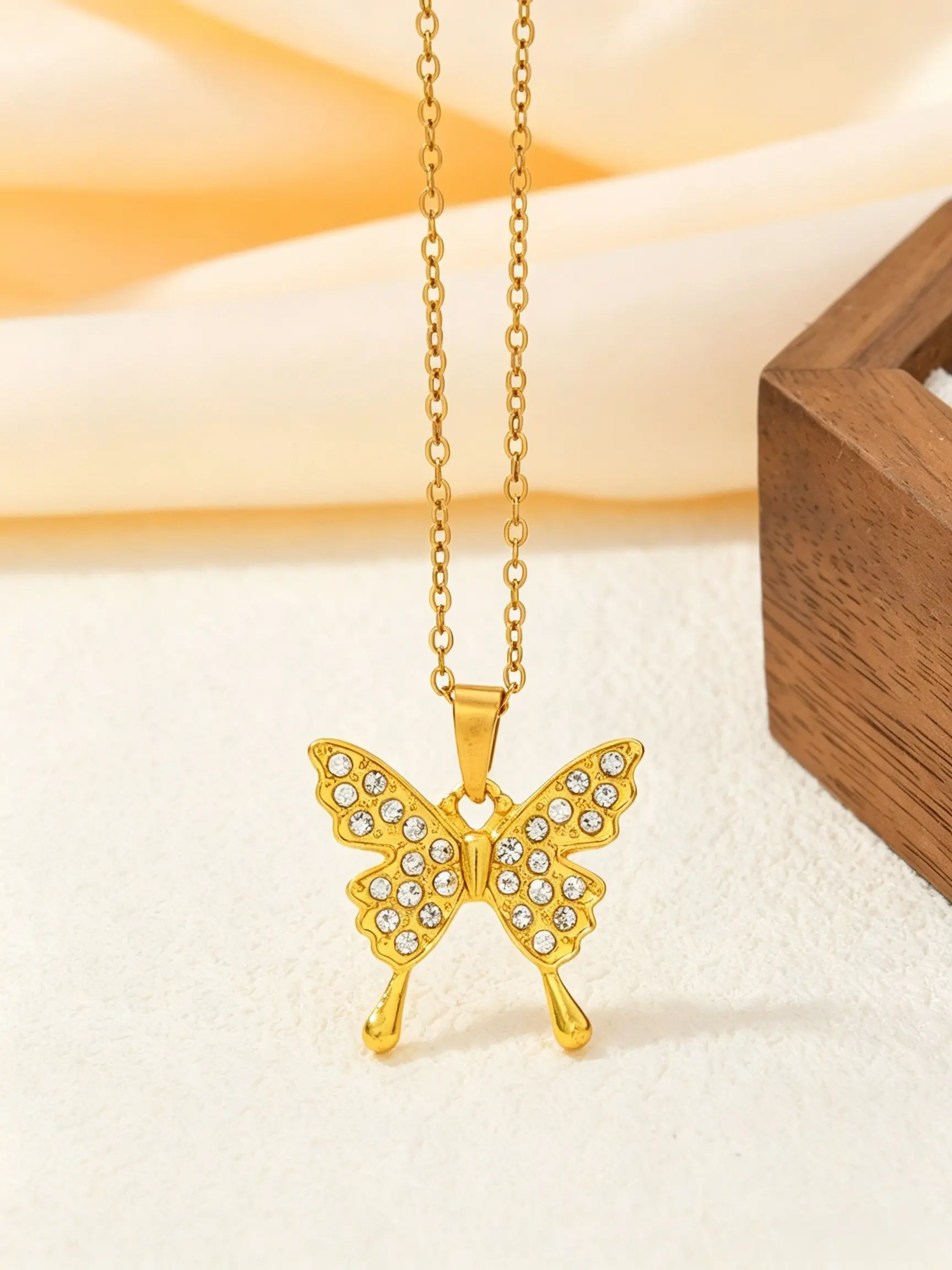 Hypoallergenic Stainless Steel Bow Pendant Necklace For Ladies, Simple Elegant Design With Inlaid Rhinestones, Sparkly Accessory For Daily & Party, Sweet Christmas Gift For Your Best Friend
