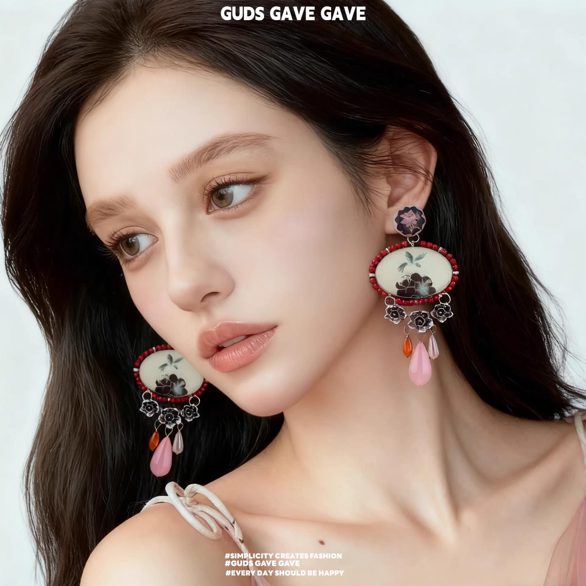 GUDS GAVE 2025 Fall Winter Retro Niche Bird Print Teardrop Pendant Earrings | Bohemian Statement Earrings