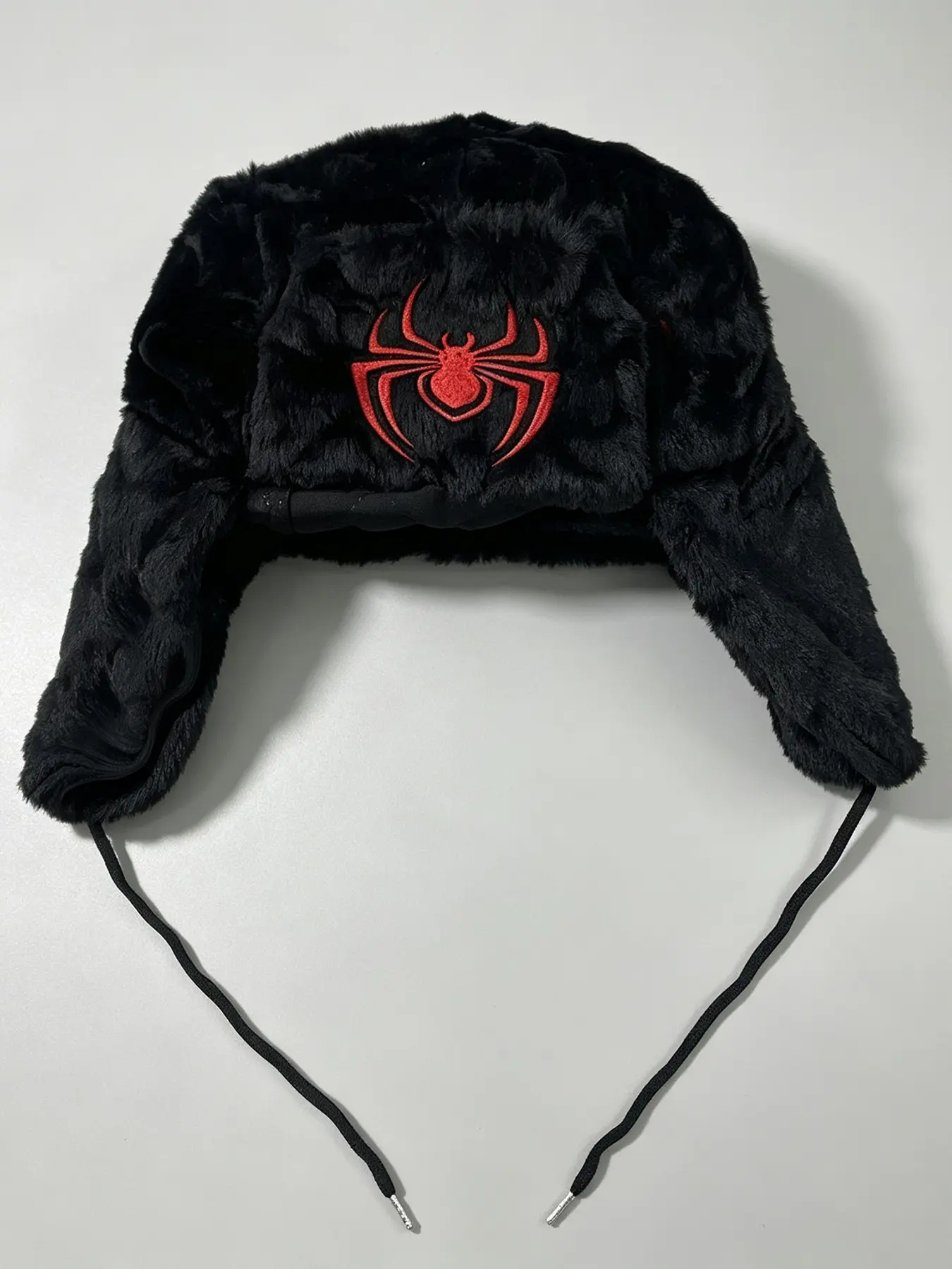 Red spider embroidered plush capture cap, warm and windproof ear mask cap