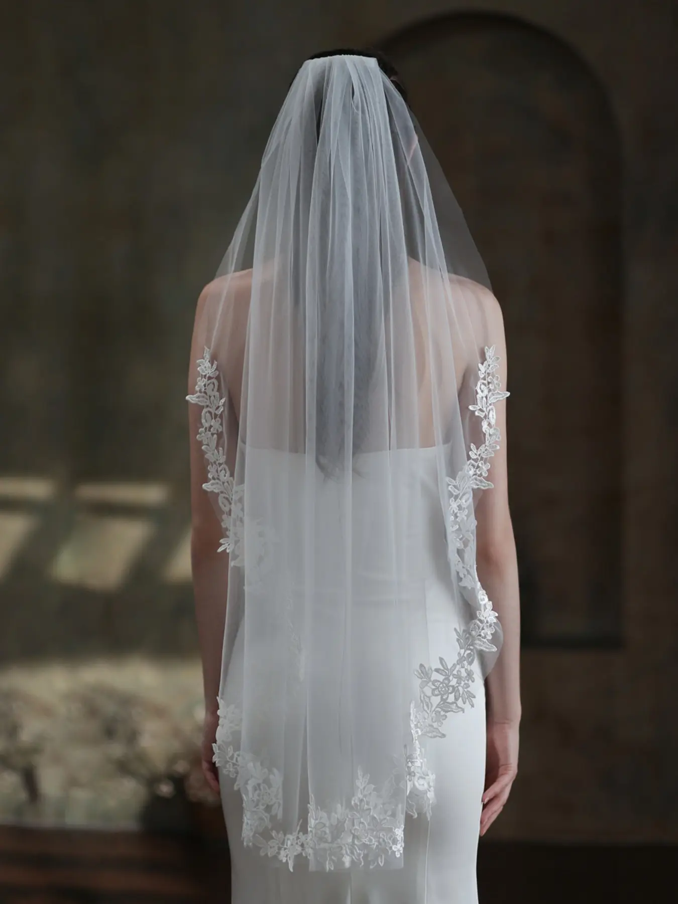 Elegant mid-length bridal veil featuring soft tulle and delicate floral lace trim—a French-inspired, affordable luxury accessory perfect for weddings and bridal photography. Wedding veils for brides The wedding veil