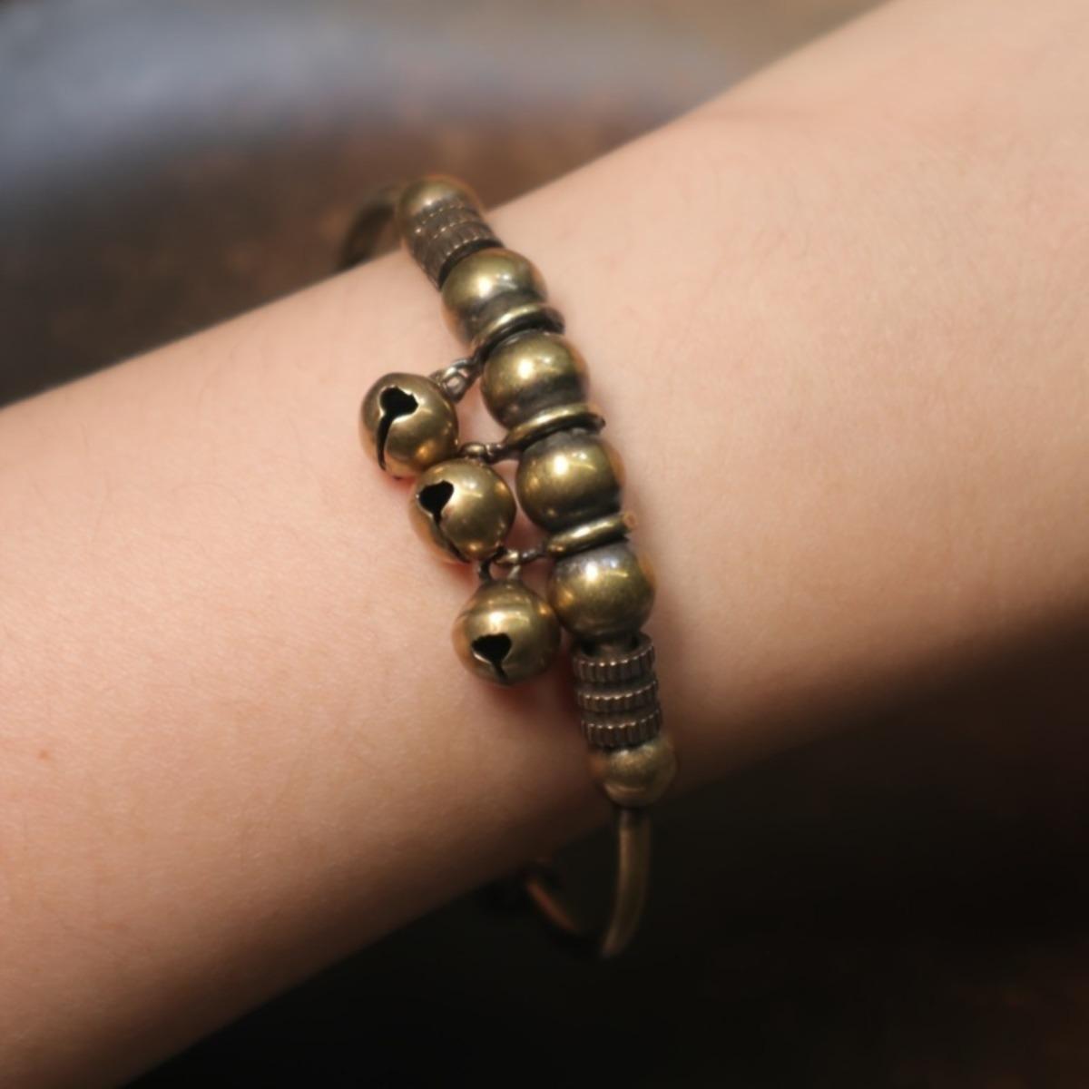 1 Piece Retro Fashion Geometric Bell Beaded Bracelet Push-pull Bracelet Women's Daily Wear Gift Vintage Luminescent Stainless Steel Pendant Necklace Anime the Ring birthday festival ideal wedding bff friendship style，ASMR bracelet