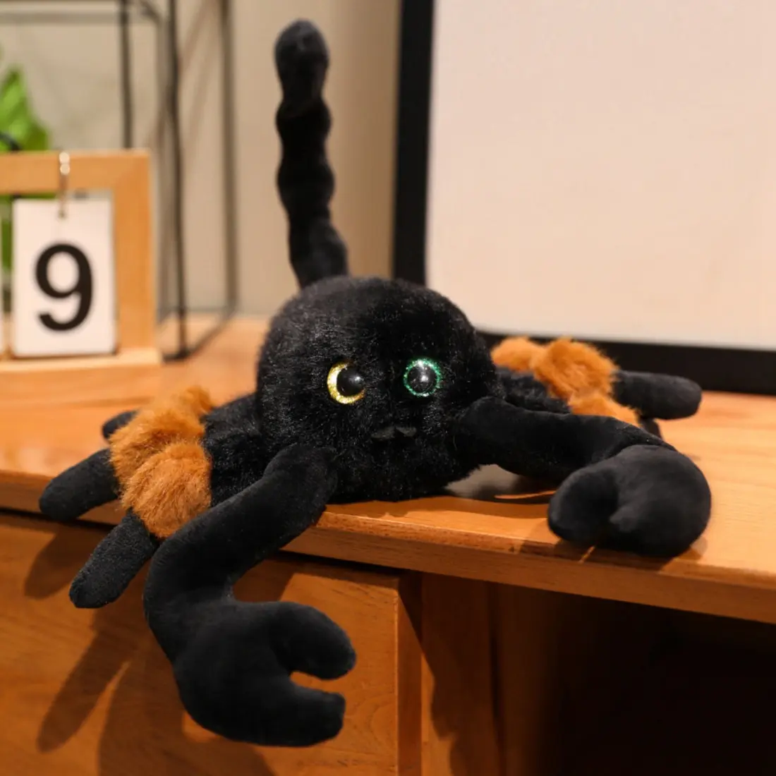 Unisex Spider-Look Scorpion Plush Toy Keychain Clip - Soft Plastic Mini-Sized Fashion Accessory, Spooky Halloween Costume Charm, Gift Option (Mini Sized Products Included)
