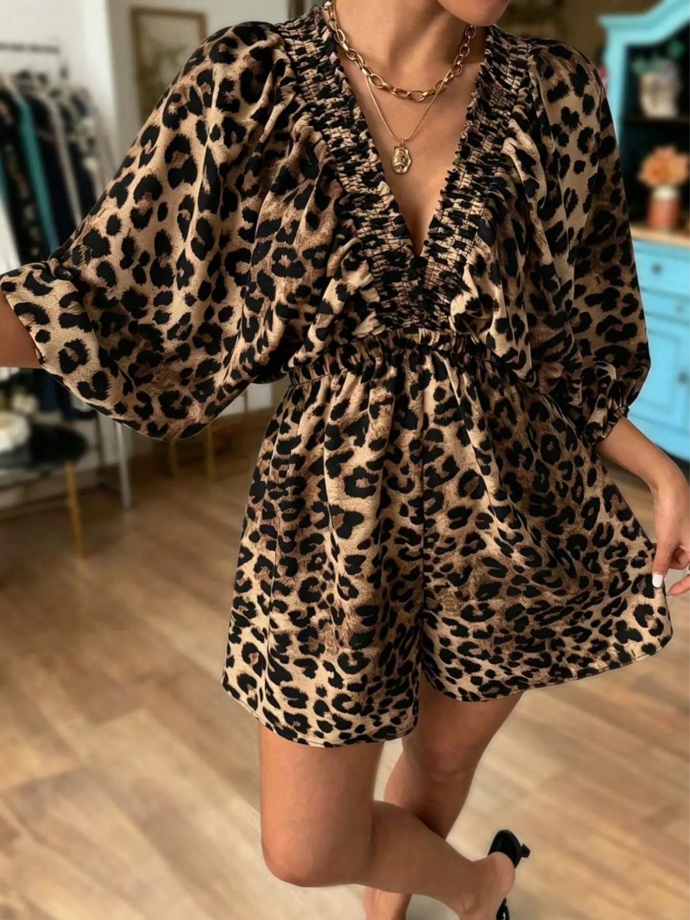 Women's Old School Leopard Print Romper, Summer Clothes Women, Elastic V Neck Puff 3/4 Sleeve High Waist Loose Short Casual Jumpsuit for Beach Holiday Vacation Daily Streetwear Dating, Womenswear, Outfits for Night Out, Chic Versatile Daily Playsuit