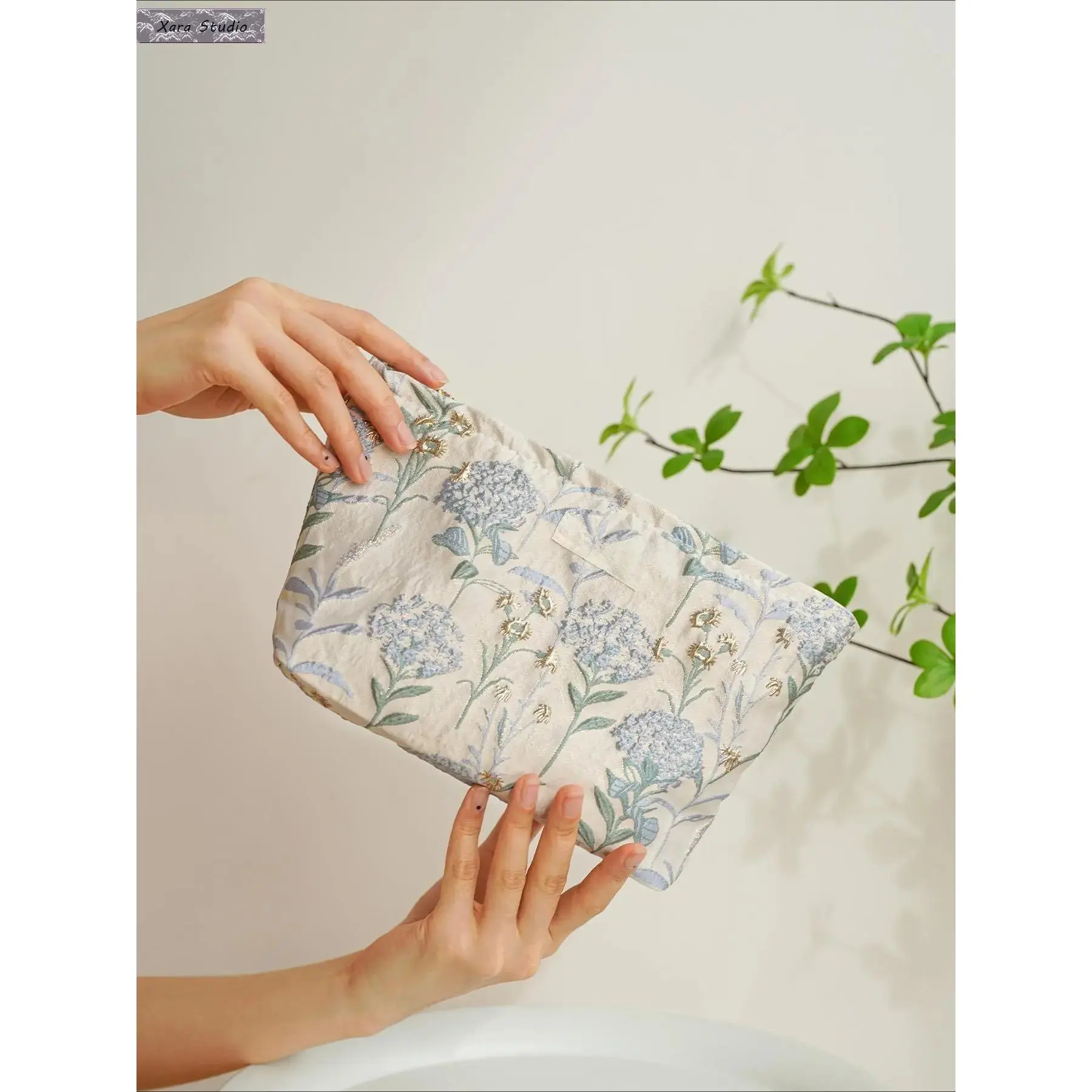 Women's Floral Embroidered Nylon Makeup Bag - Nylon Fabric High-Capacity Waterproof Durable Zippered Portable Handheld Bag, Travel-Ready Toiletry Organizer, Ideal for Daily Use or Travel Gifting