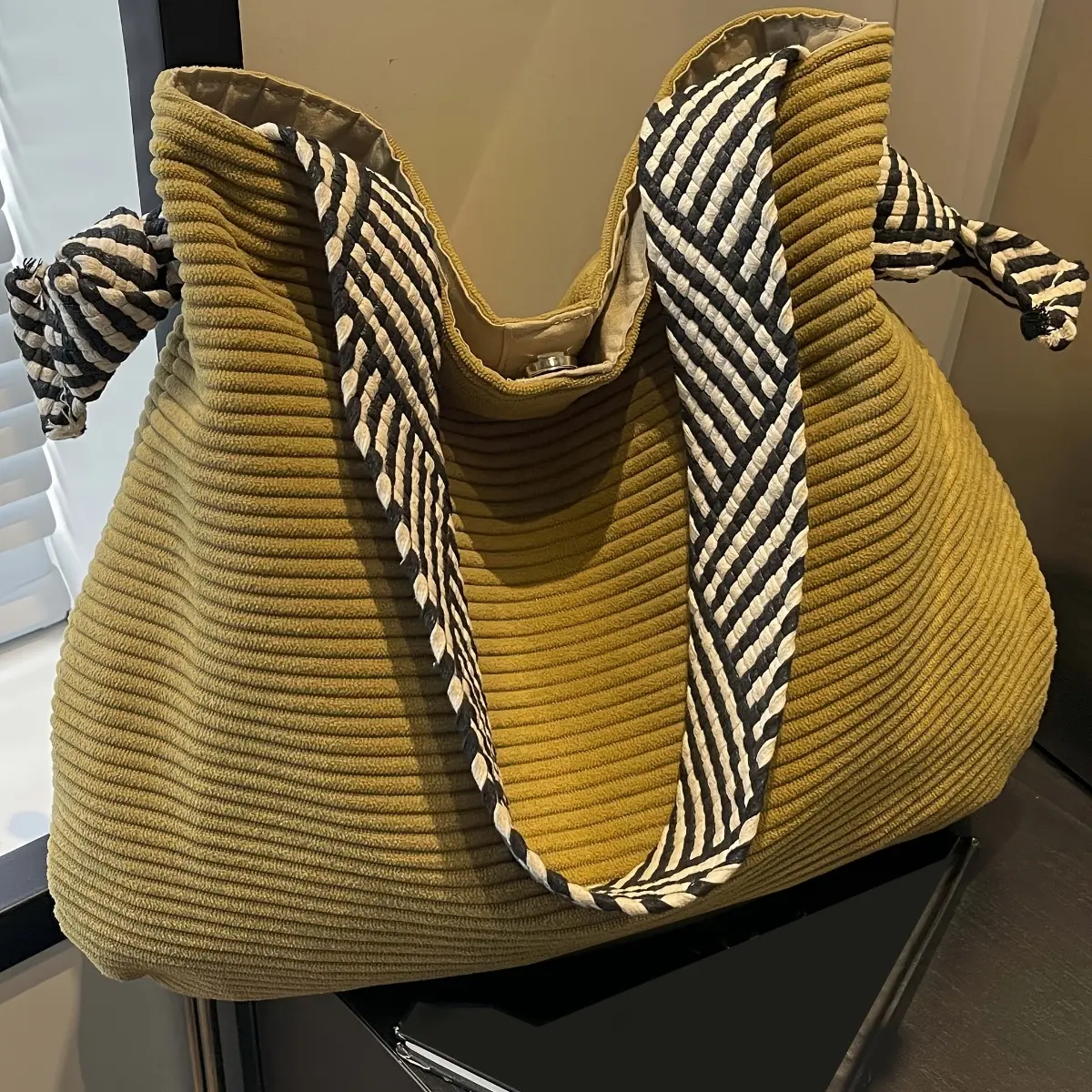 Commuter Aesthetic Wide Strap Shoulder Bag and Hobo Bag for Women, Casual Chic Accessory with Secure Zip Closure for Daily Commute, Casual Outings, and Everyday Use