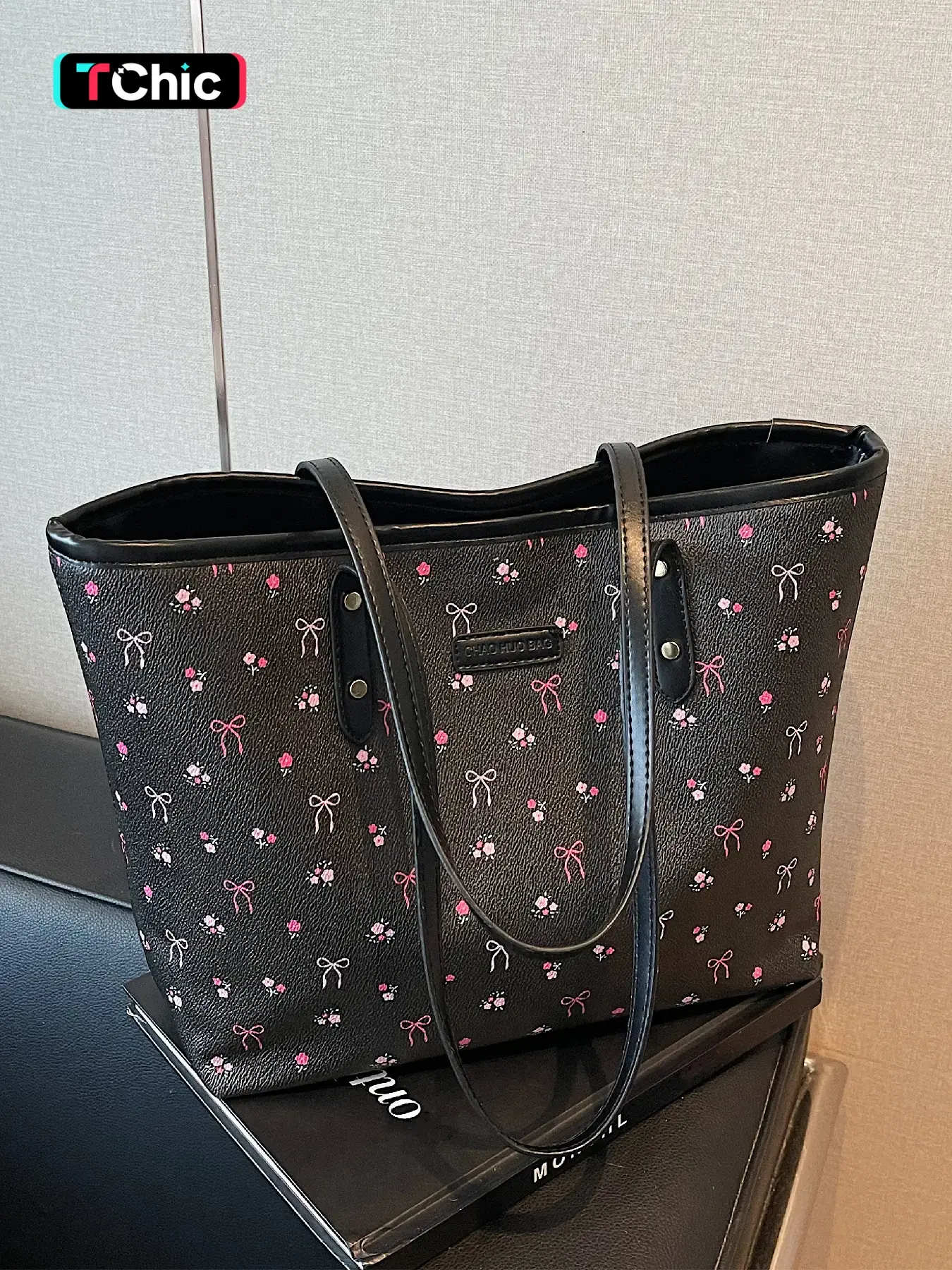 Fashionable Bowknot & Cherry Pattern Tote Bag, Handbag Tote Bag, Casual Versatile Shoulder Bag for Women, Trendy All-match Bag for Daily Use, Casual Lightweight Bag, Everyday Tote Bag, Stylish Tote Bags, Aesthetic Tote Bag