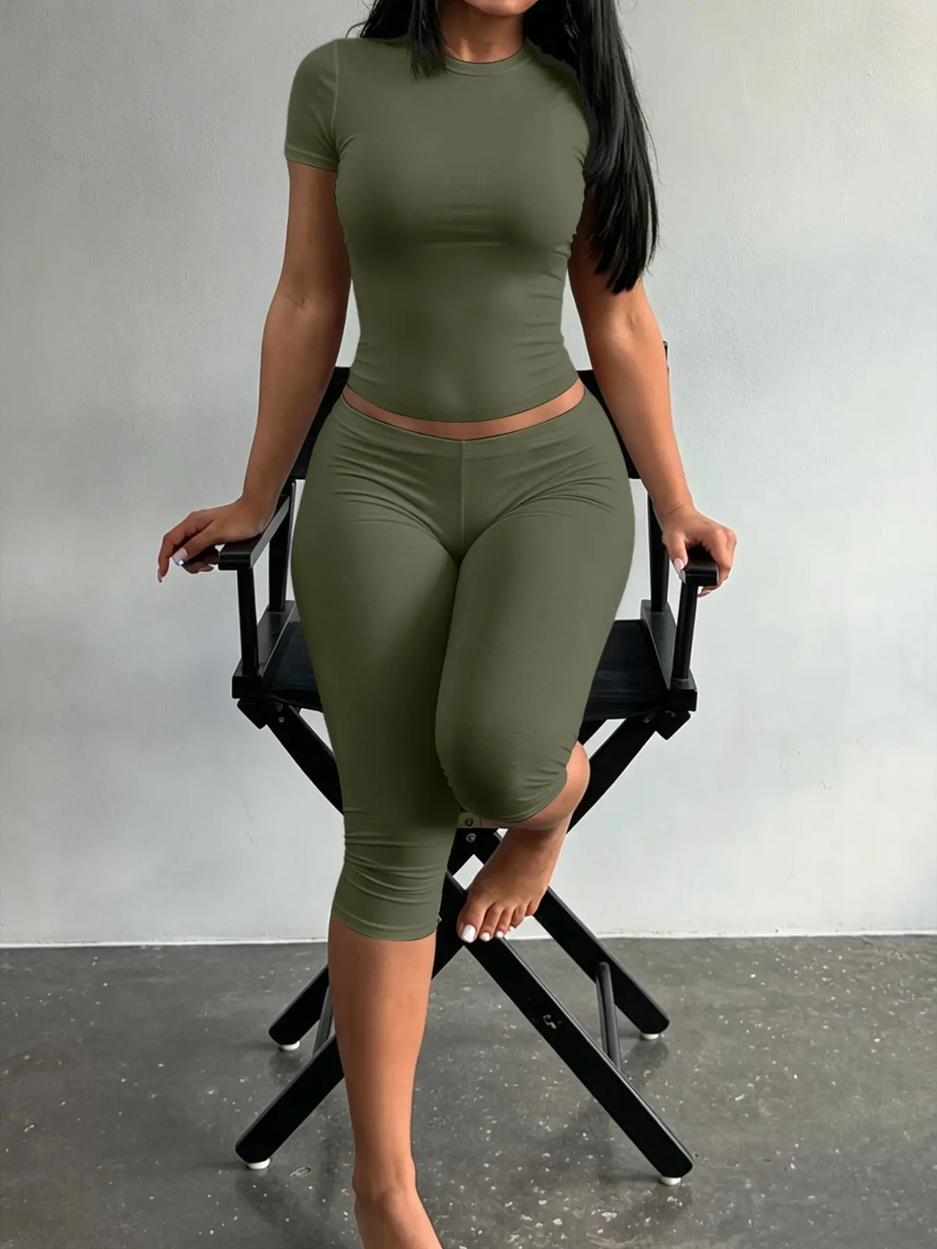 Lw-Sherowear Women's Solid Crew Neck Short Sleeve Slim Crop Top & High Waist Capri Length Leggings Two Piece Matching Set, Stretch Soft Minimalist Loungewear Tracksuit for Daily Commute, Beach Vacation & Casual Streetwear, Short Sleeves Set