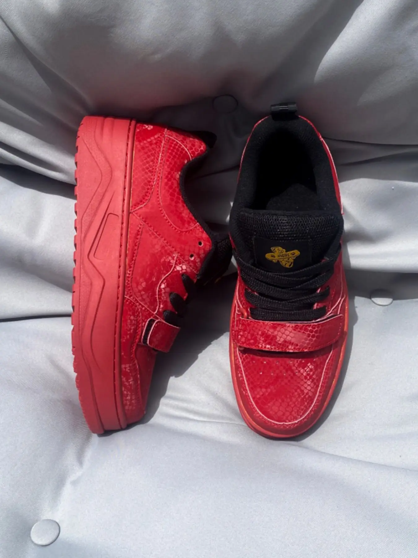 High-Profile Wine Fashion Croc Print Bread Shoes, Unique Design Thick Sole Height Boost, College Style Couple Casual Sneakers
