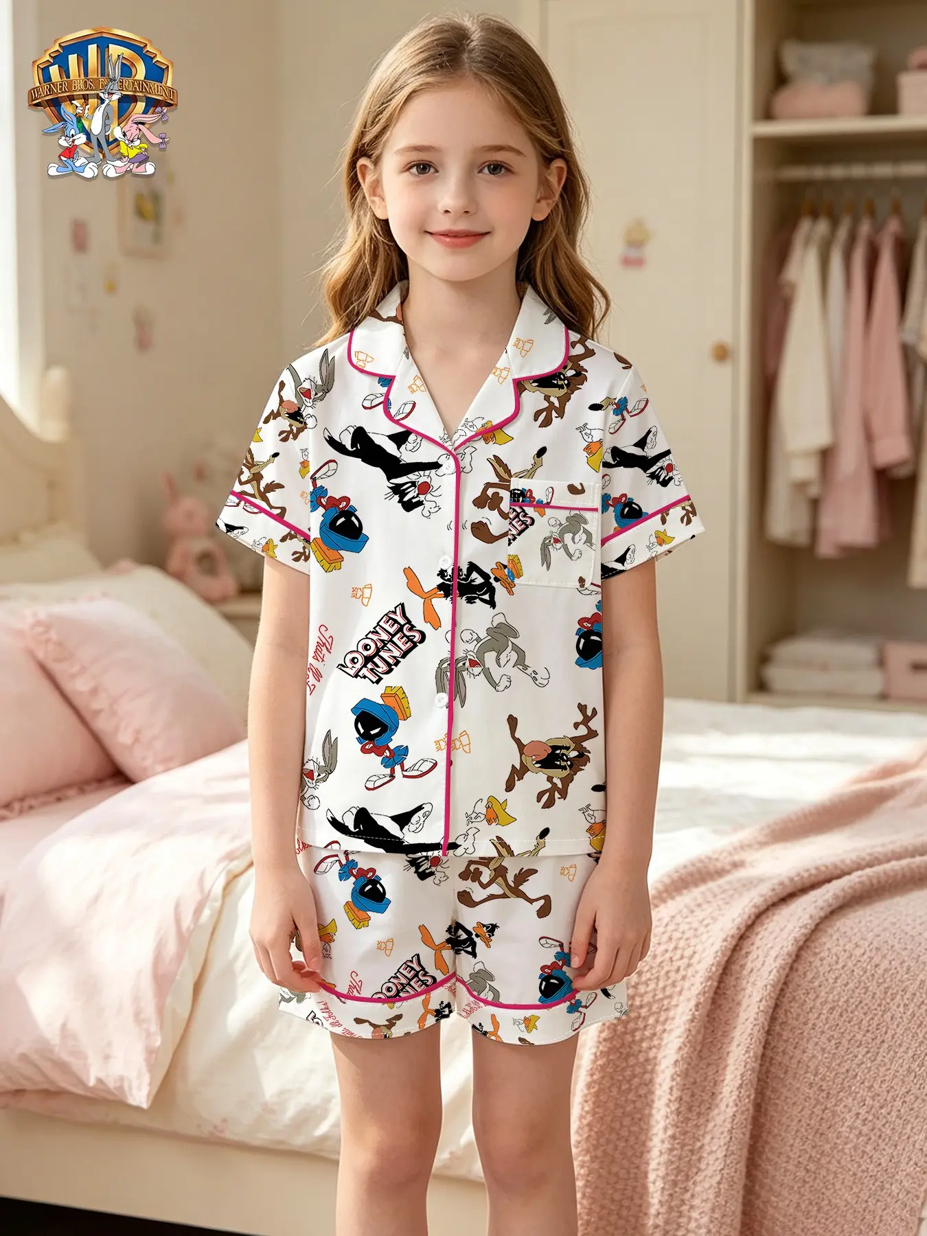 Warner Bros. Official Looney Tunes Vintage Graffiti Kids Sleepwear Set, Unisex Loose-Fit Casual Pajamas, Full Character Collection