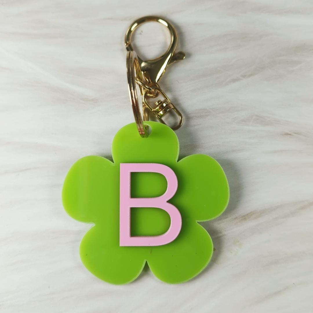 Personalized Name Flower Keychain, Initial Acrylic Keychain, Customized Acrylic Bag Tag, Backpack Name Tag, Letter Combination Retro Daisy Label