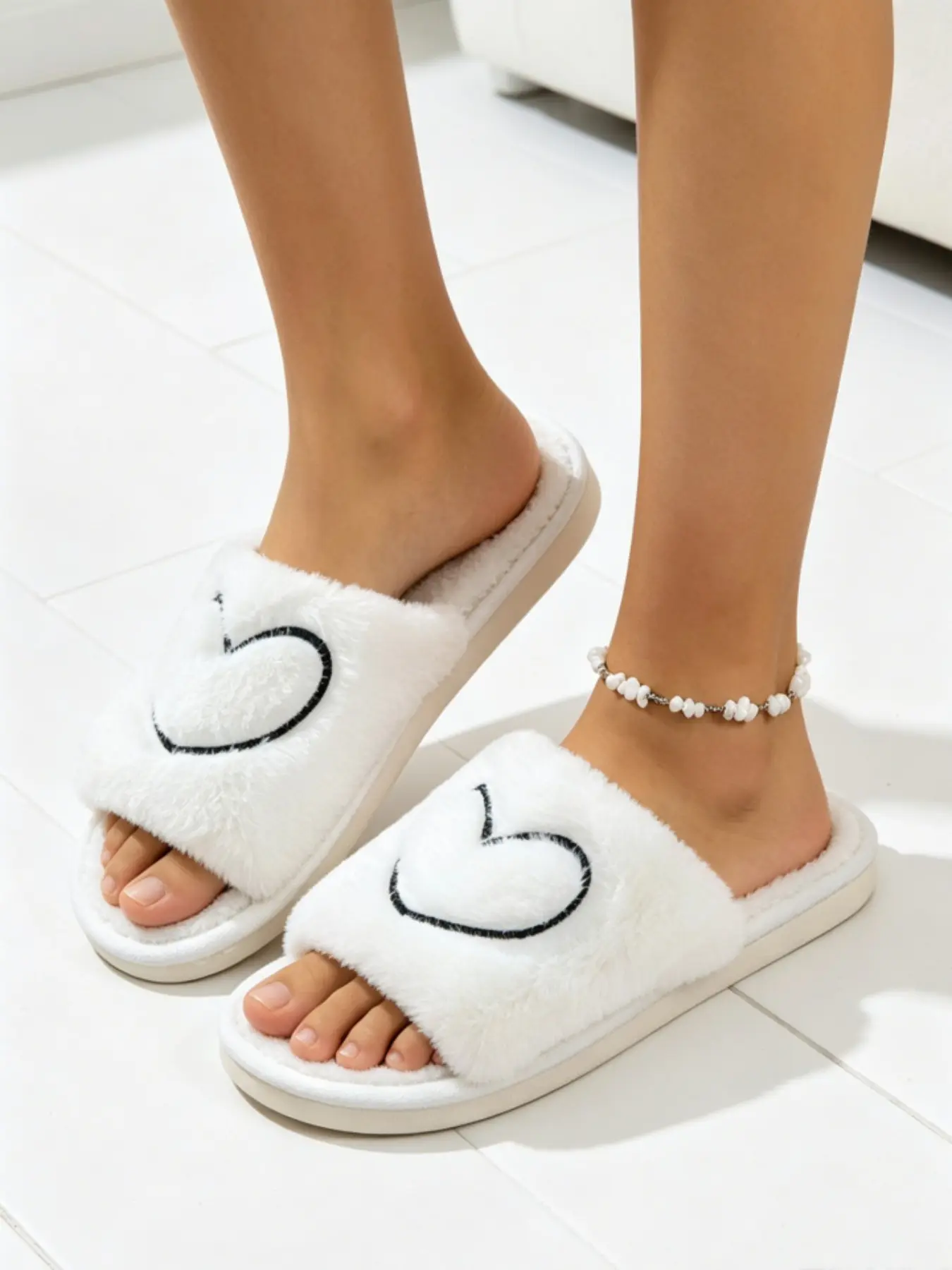 Women's Fashion Heart Embroidery Plush Open-Toe Slippers, Non-Slip Lightweight Plush Sandals, Comfortable Indoor Shoes for All Seasons, Fluffy House Slippers