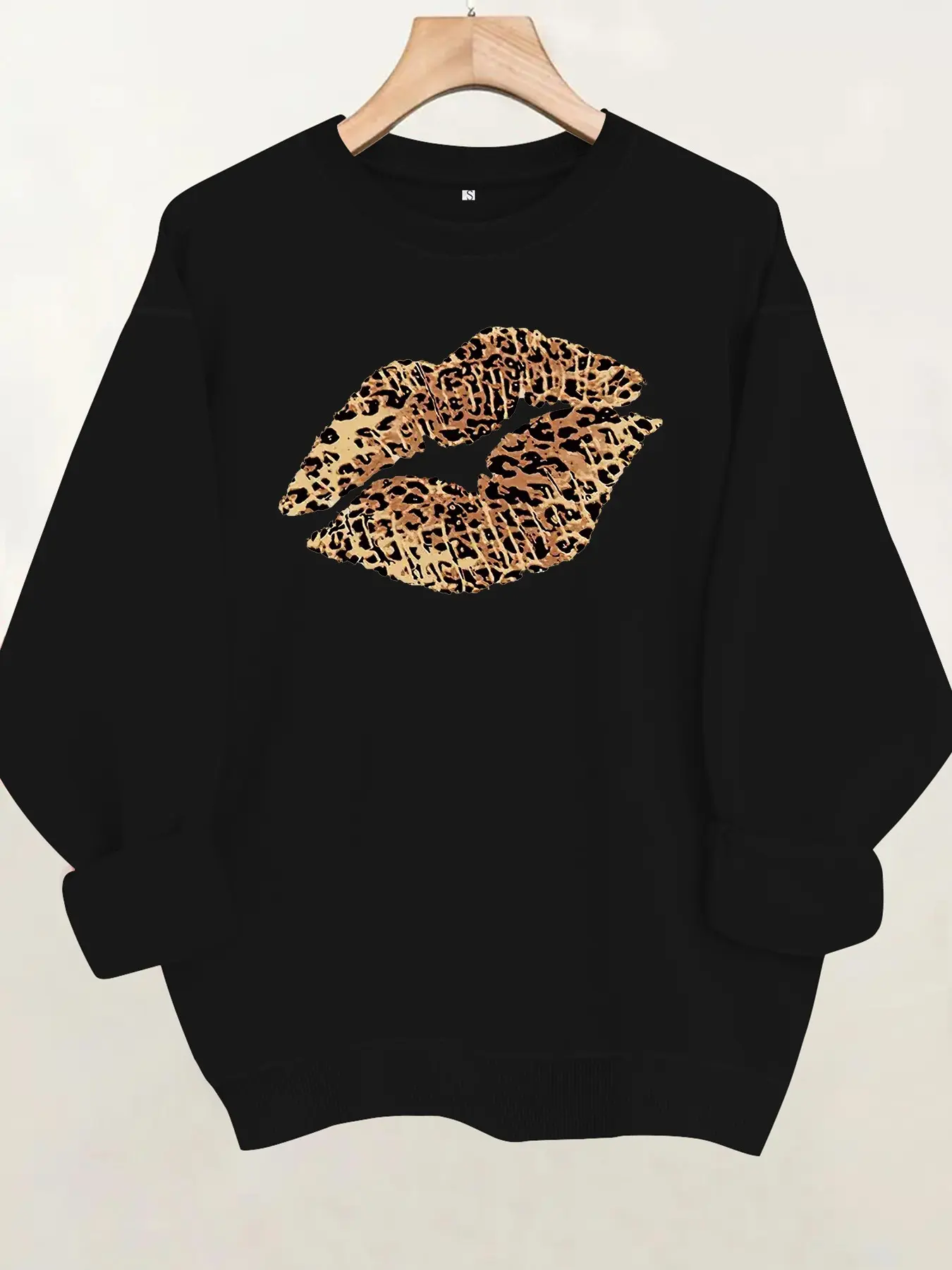 Women's Casual Leopard Print Graphic Sweatshirt, Soft Long Sleeve Round Neck Fleece Pullover, Fall & Winter Comfort
