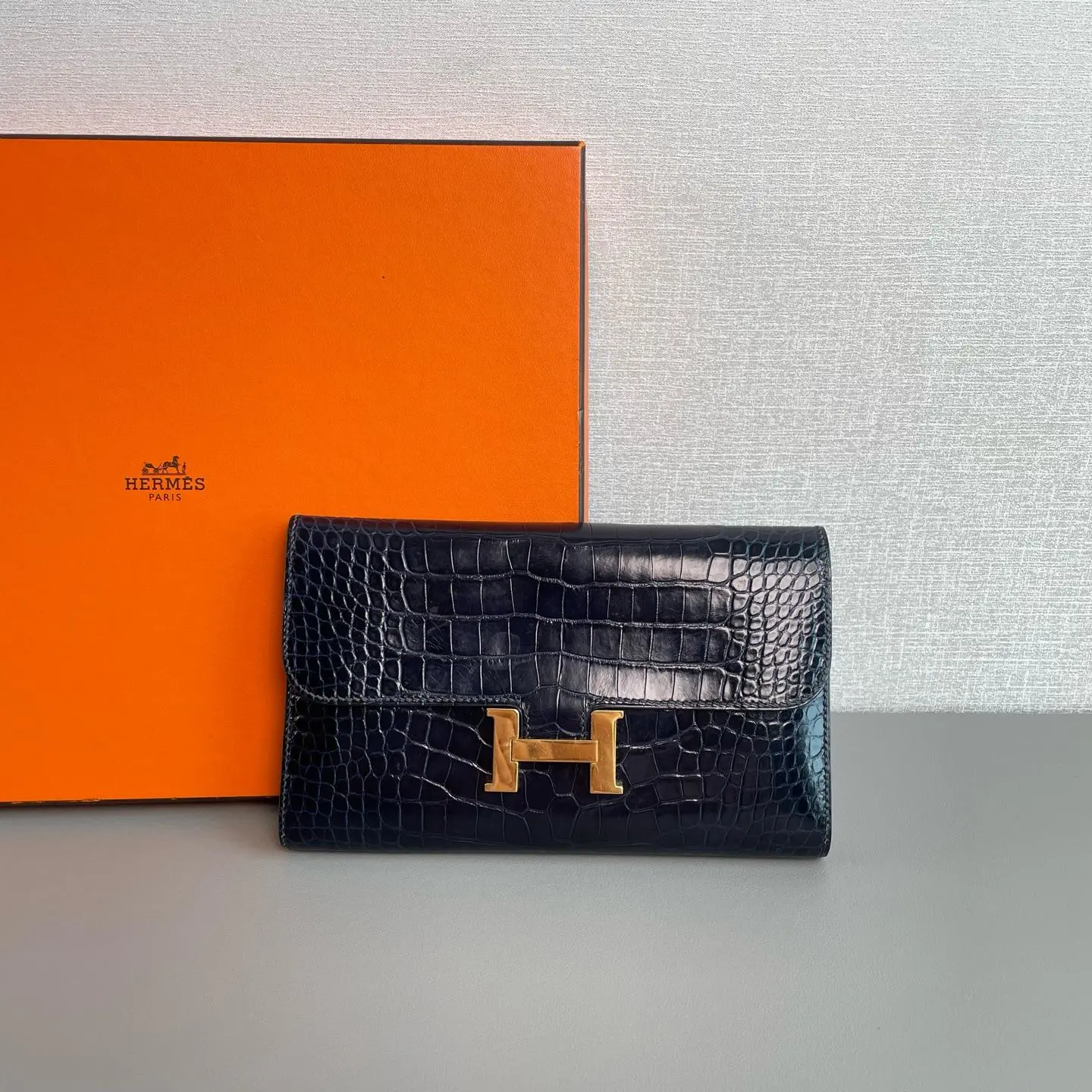 Pre-owned Hermes 2012 Bleu Marine Shiny Constance Long Wallet with Gold Hardware