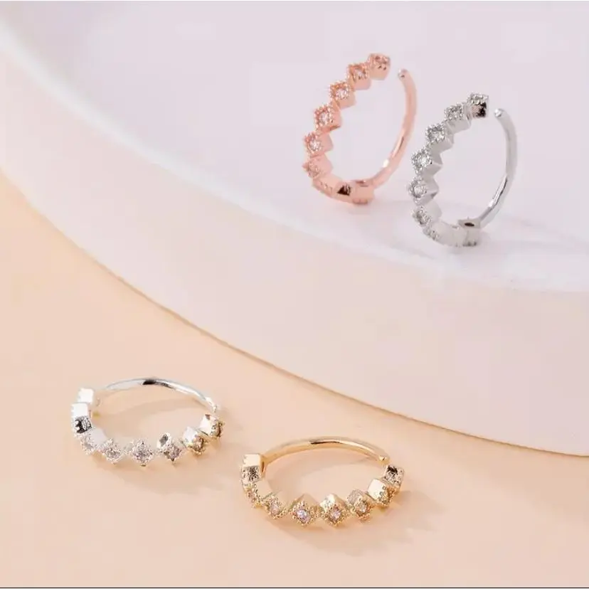 Hoop-Shape Body Jewellery with Alternating Rhinestones, Dainty Minimalist Design for Subtle Look, Ideal for Daily Wear & Sentimental Gifting, Minimalist Indoor Recreation Accessory