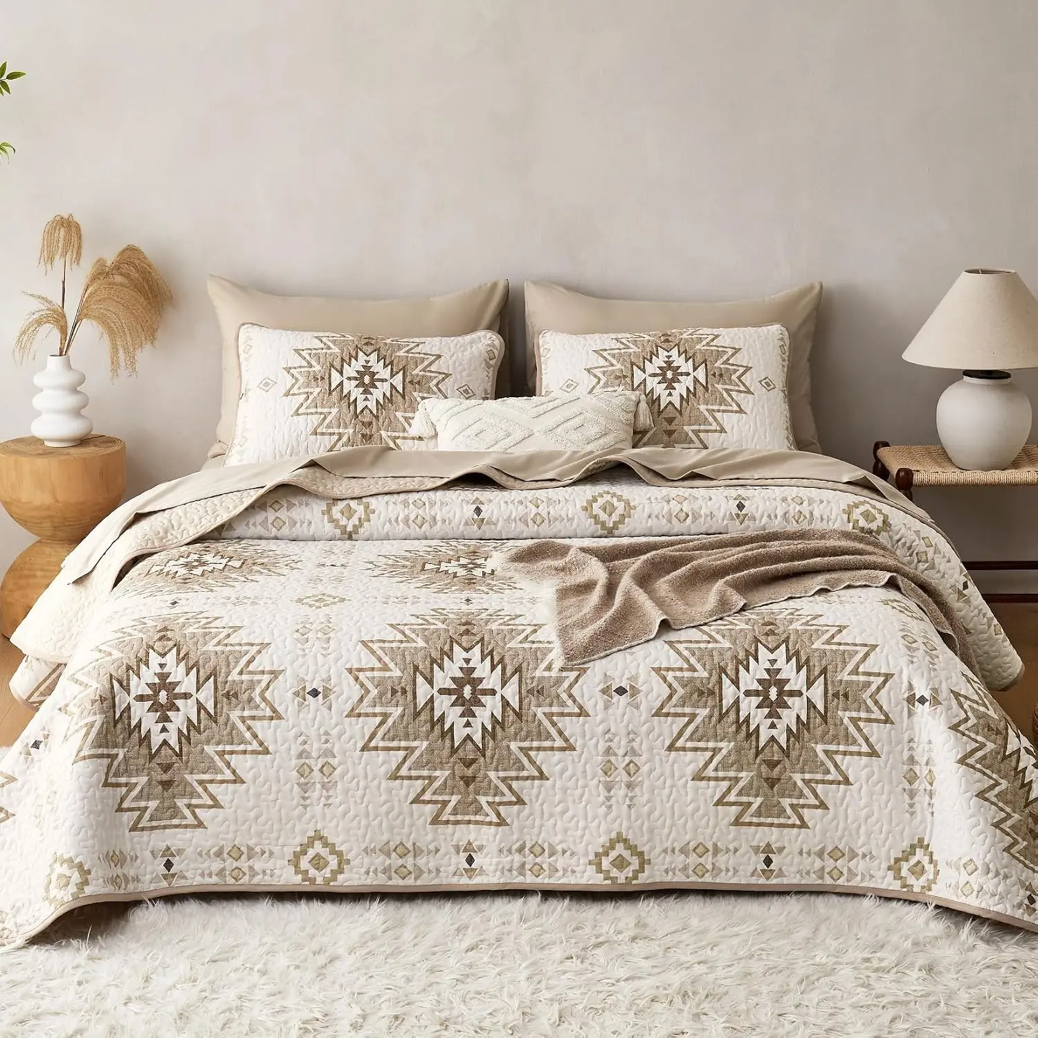 Western Quilt Set Queen/Full Size, Southwestern Rustic Farmhouse Style, Aztec Geometric Pattern, Reversible Lightweight Bedspread Coverlet, 3 Pieces, Beige BrownGift