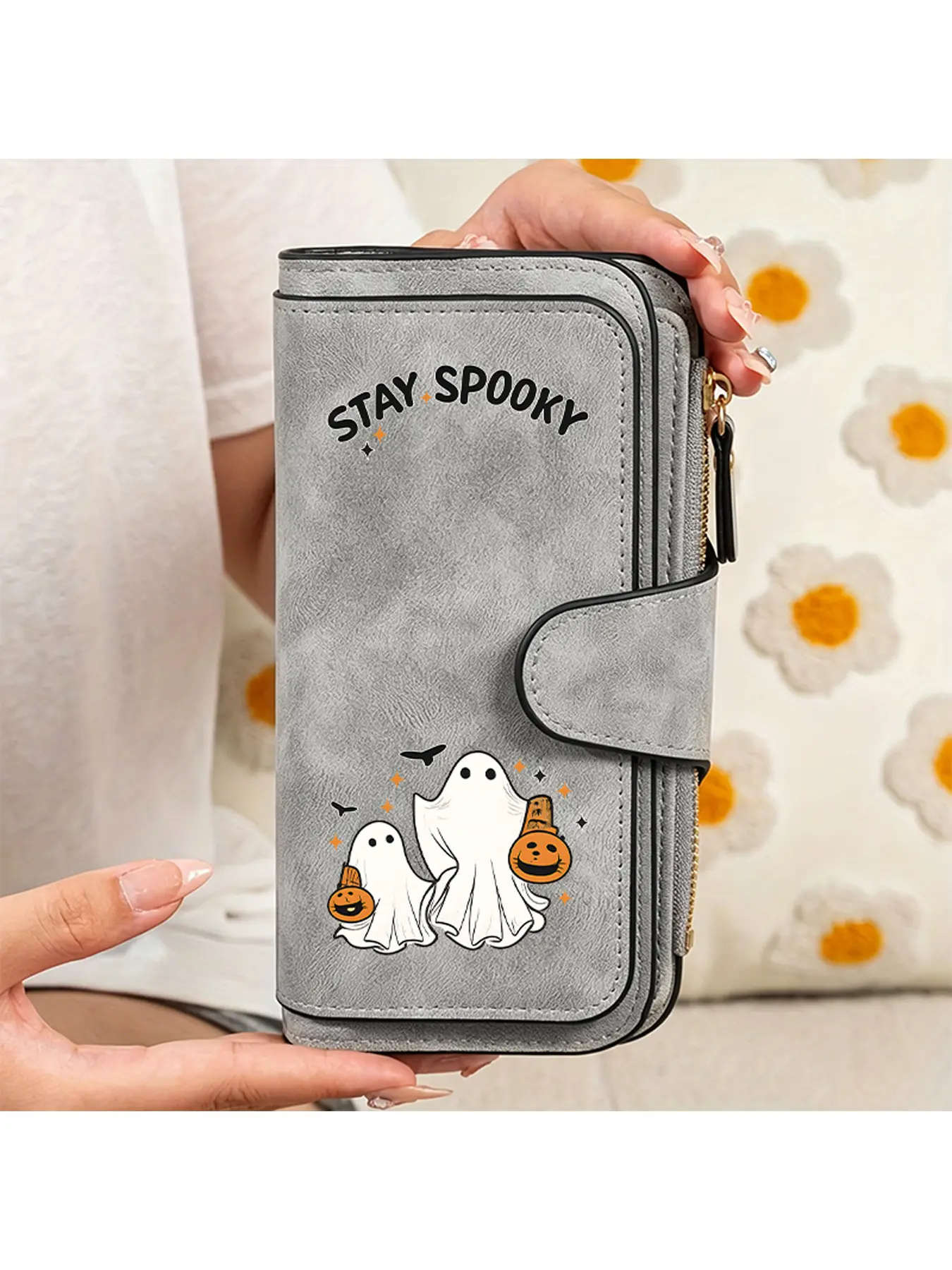 Halloween themed women's long wallet, decorated with Halloween ghosts holding pumpkin lanterns, full of Halloween atmosphere, suitable for both holiday and daily use, is an excellent Halloween/Christmas gift, Pu Leather Wallet