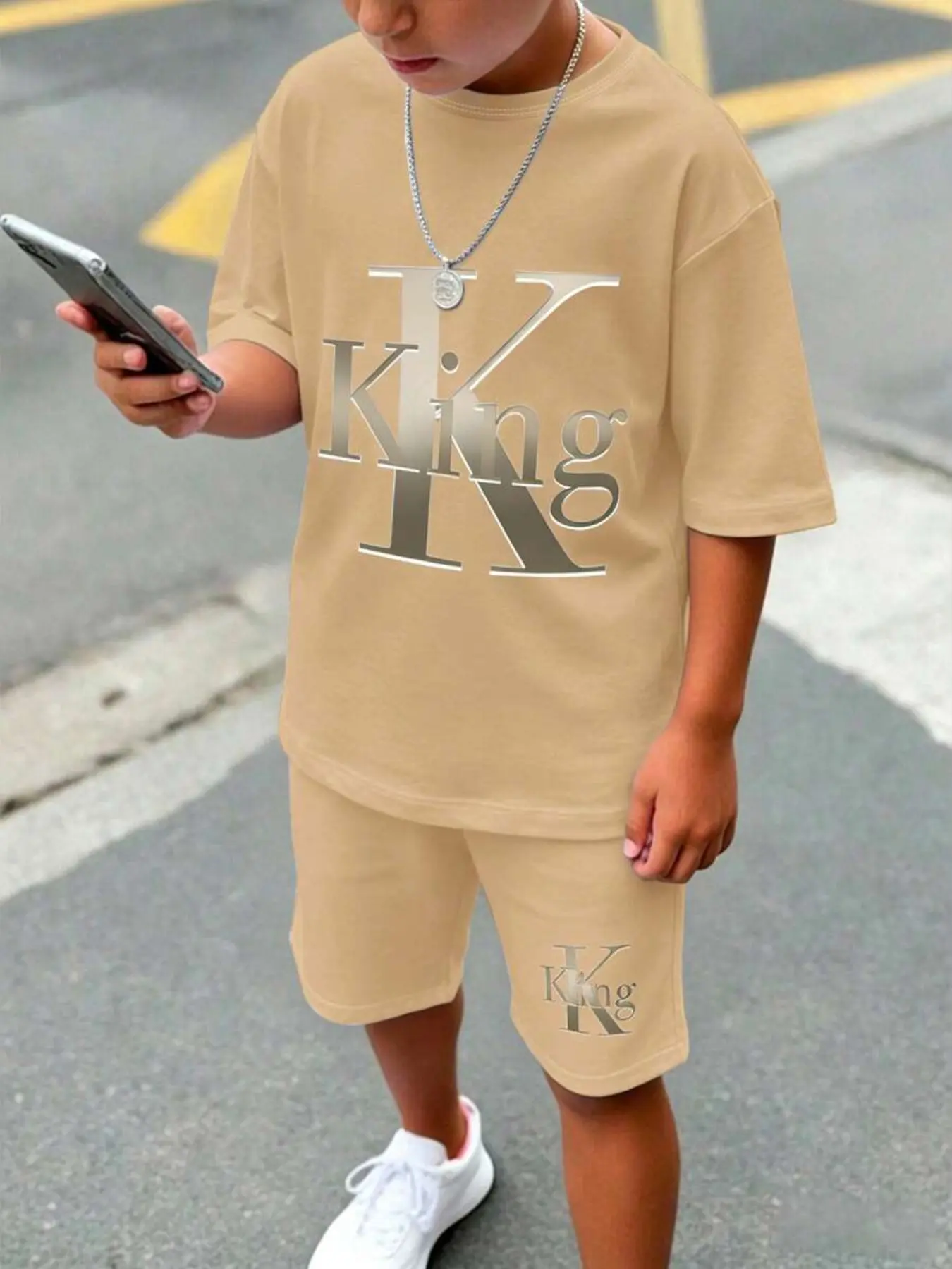 Boys' Letter Print Short Sleeve Shorts Sportswear Set, American Style Summer Kids Sport Two-Piece, Casual Loose-Fitting Summer Outfit
