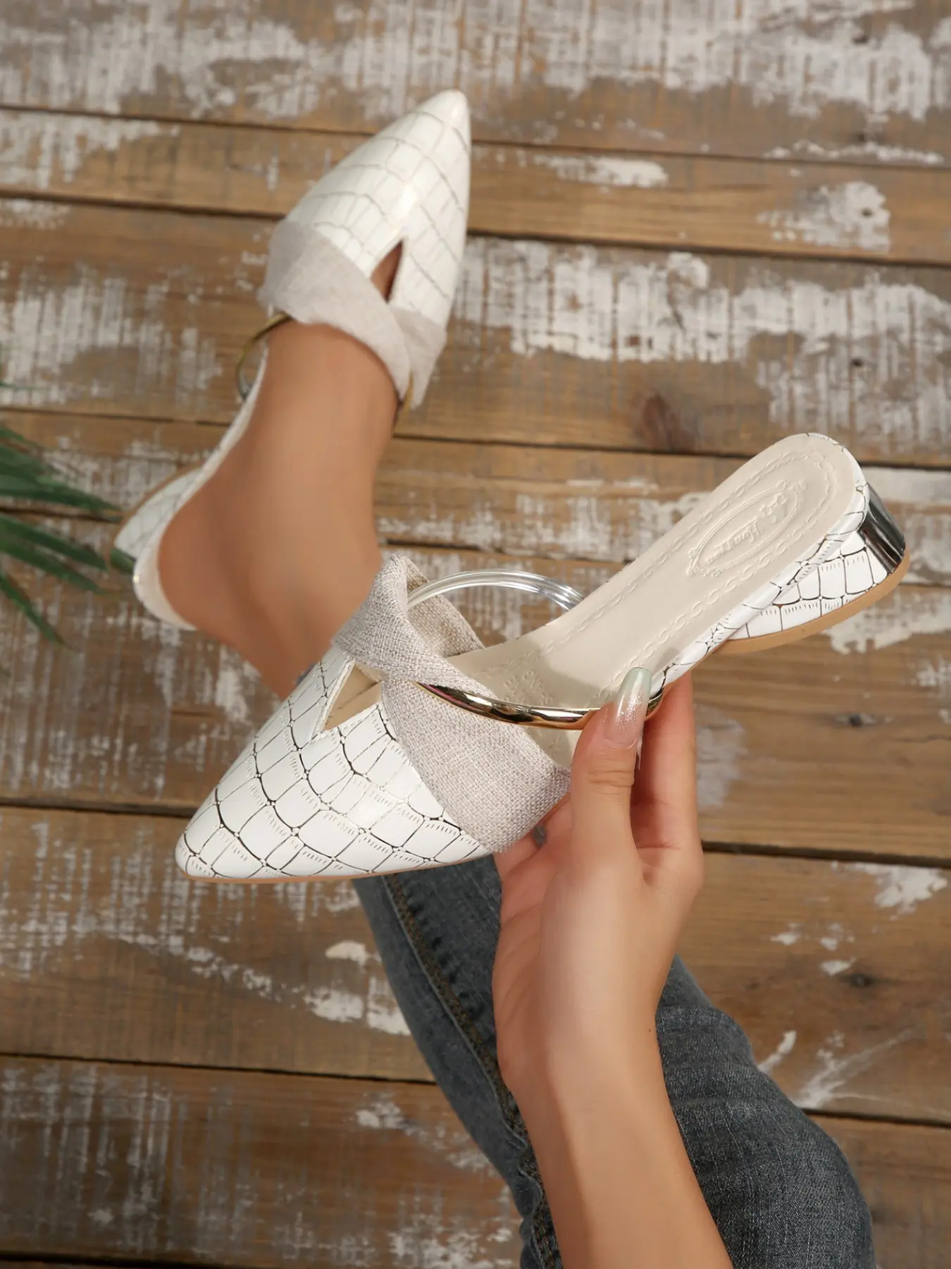 Women's Gold Line Croc-Embossed Pointed Toe Bow Backless Mule Flats, Vintage French Chic Style, Comfy Commuter Shoes, Pointed Toe Mules