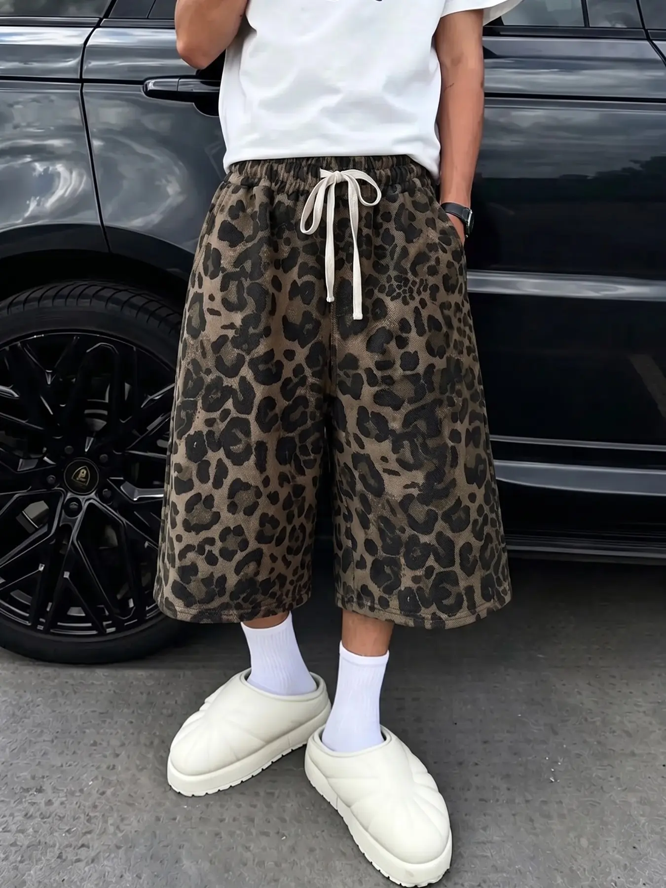 Men Full Brown Leopard All Over Print 7 Length Capri Sweat Shorts, Beige Drawstring Elastic High Waist Loose Wide Leg Calf-Length Bermuda Bottoms, Y2K Retro Animal Print Hip Hop Streetwear Jogger Shorts